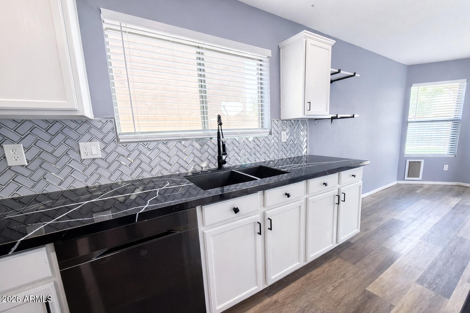 2812 W SUNSHINE BUTTE Drive