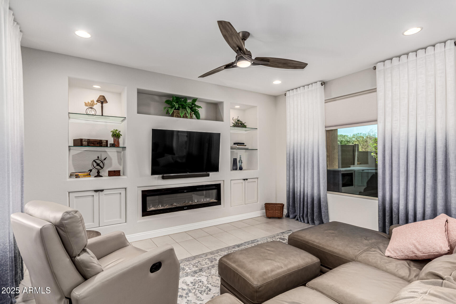 4138 N HAWTHORN Drive