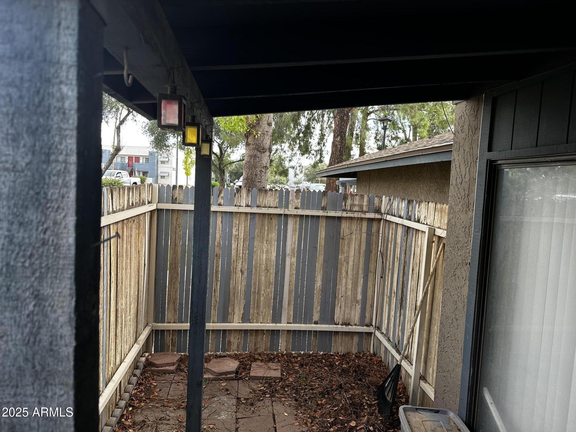 286 W PALOMINO Drive, 83