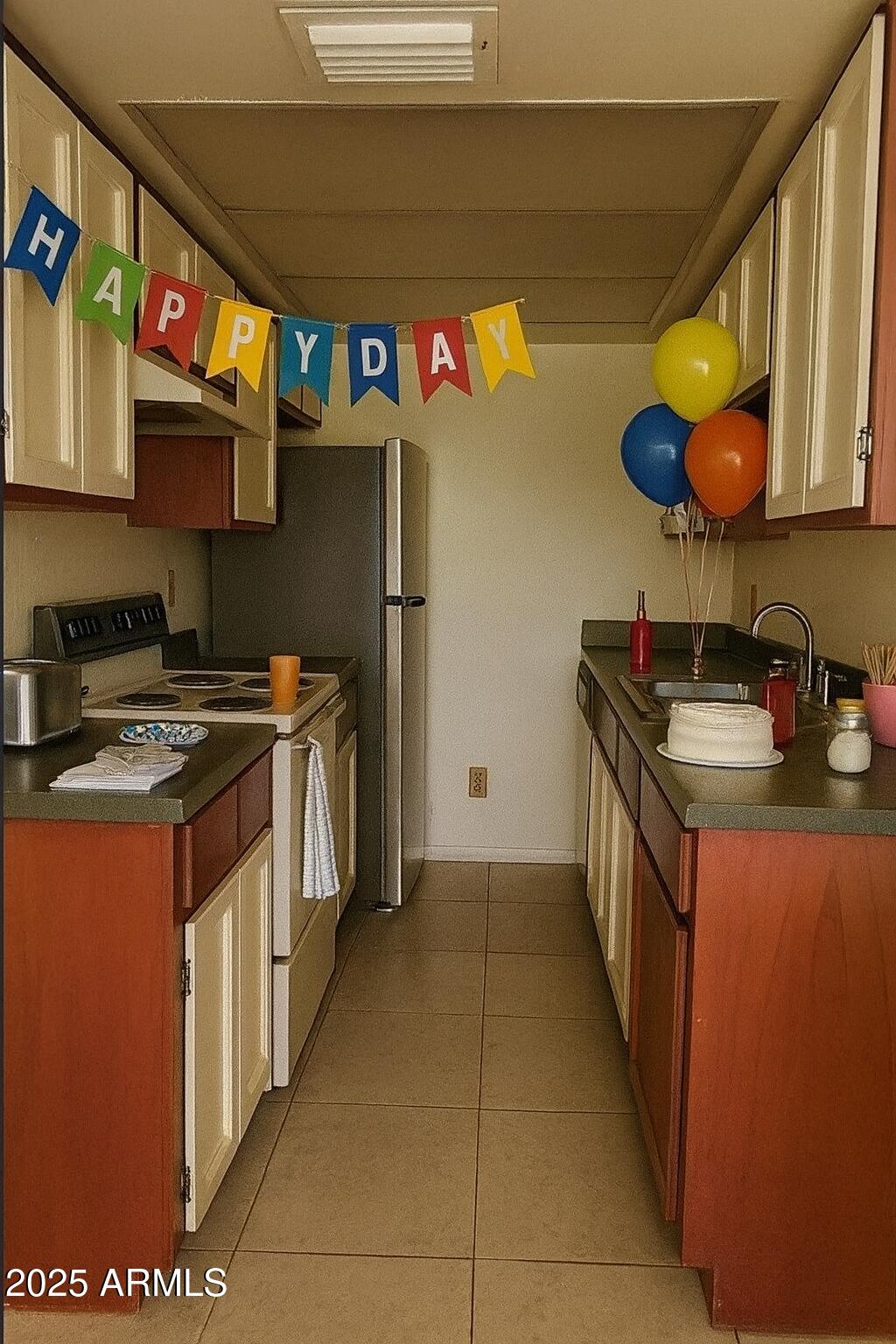 286 W PALOMINO Drive, 83