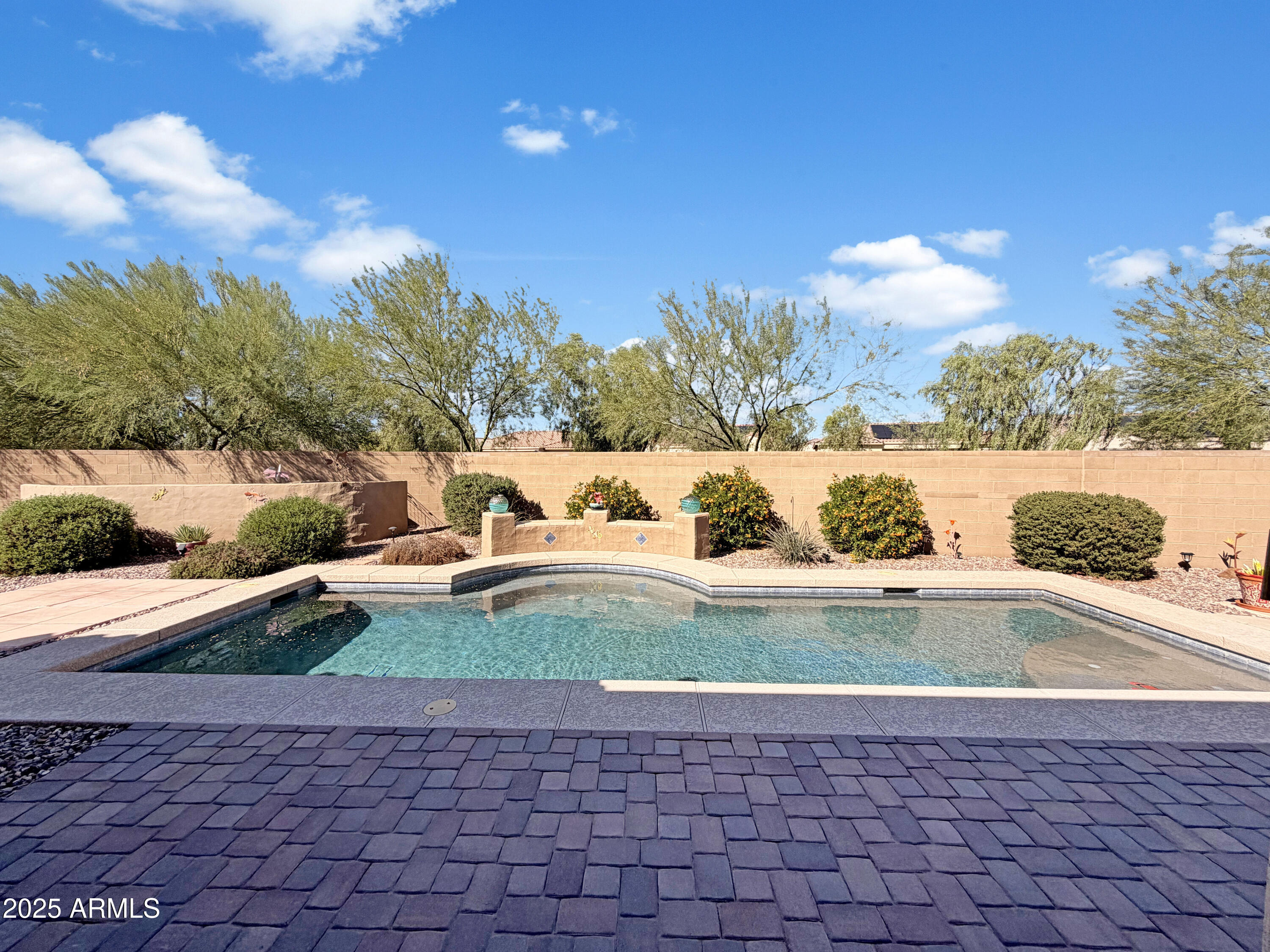 4392 N JULIEANNE Court