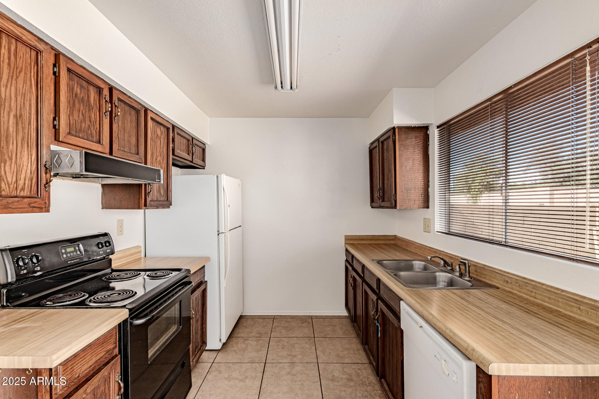 1328 E PALMDALE Drive