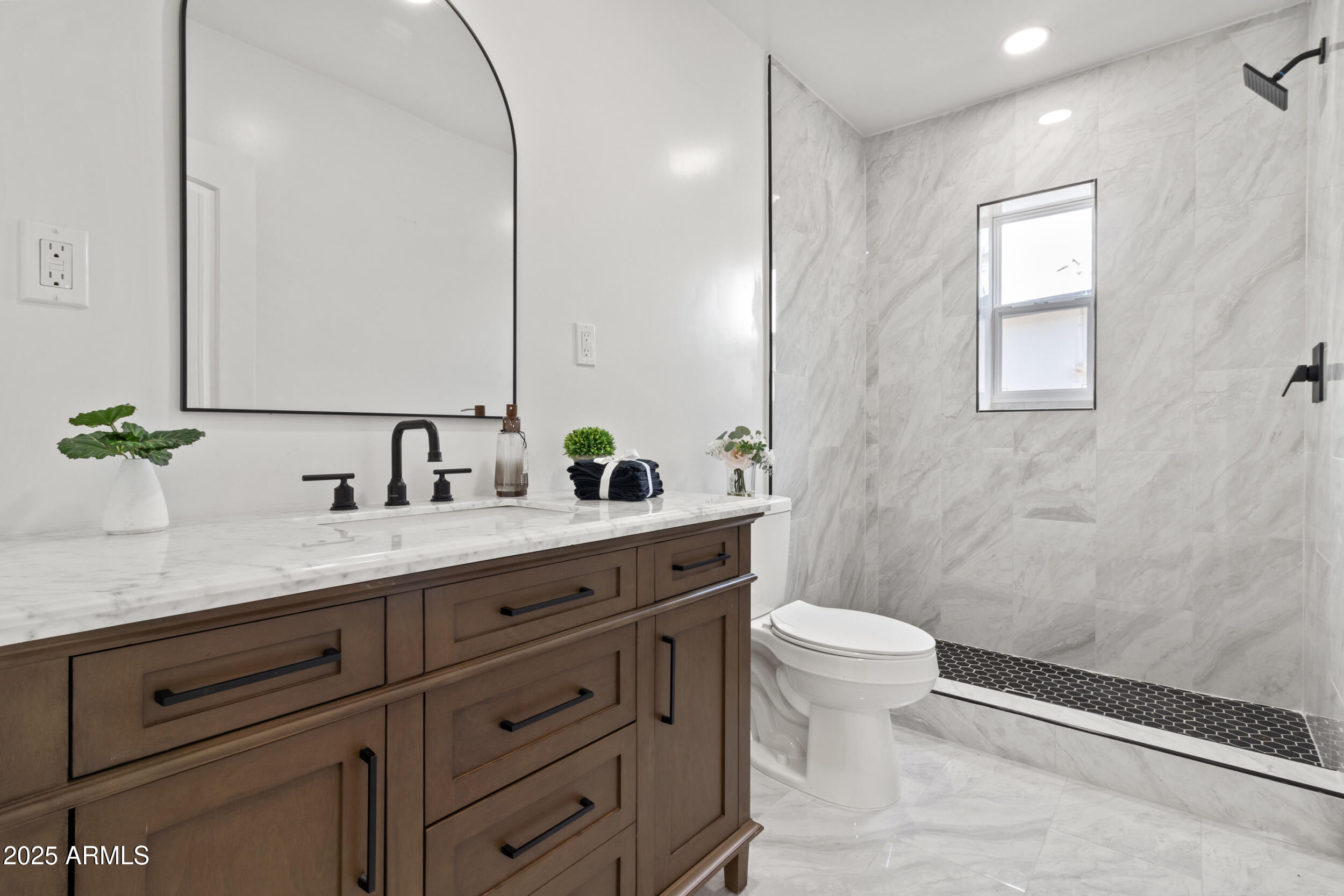 346 W EDGEMONT Avenue