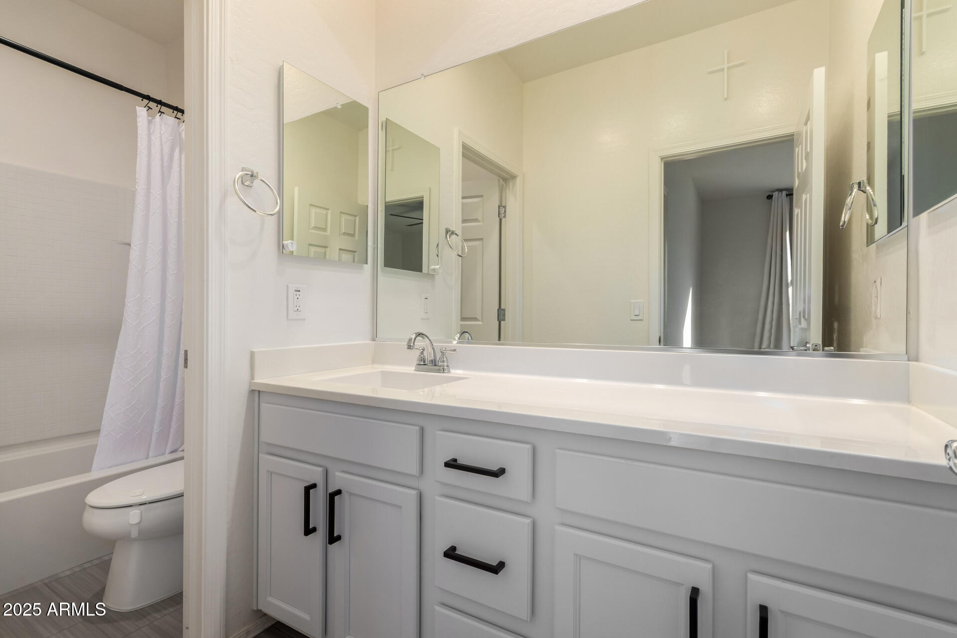 23047 E CALLE DE FLORES