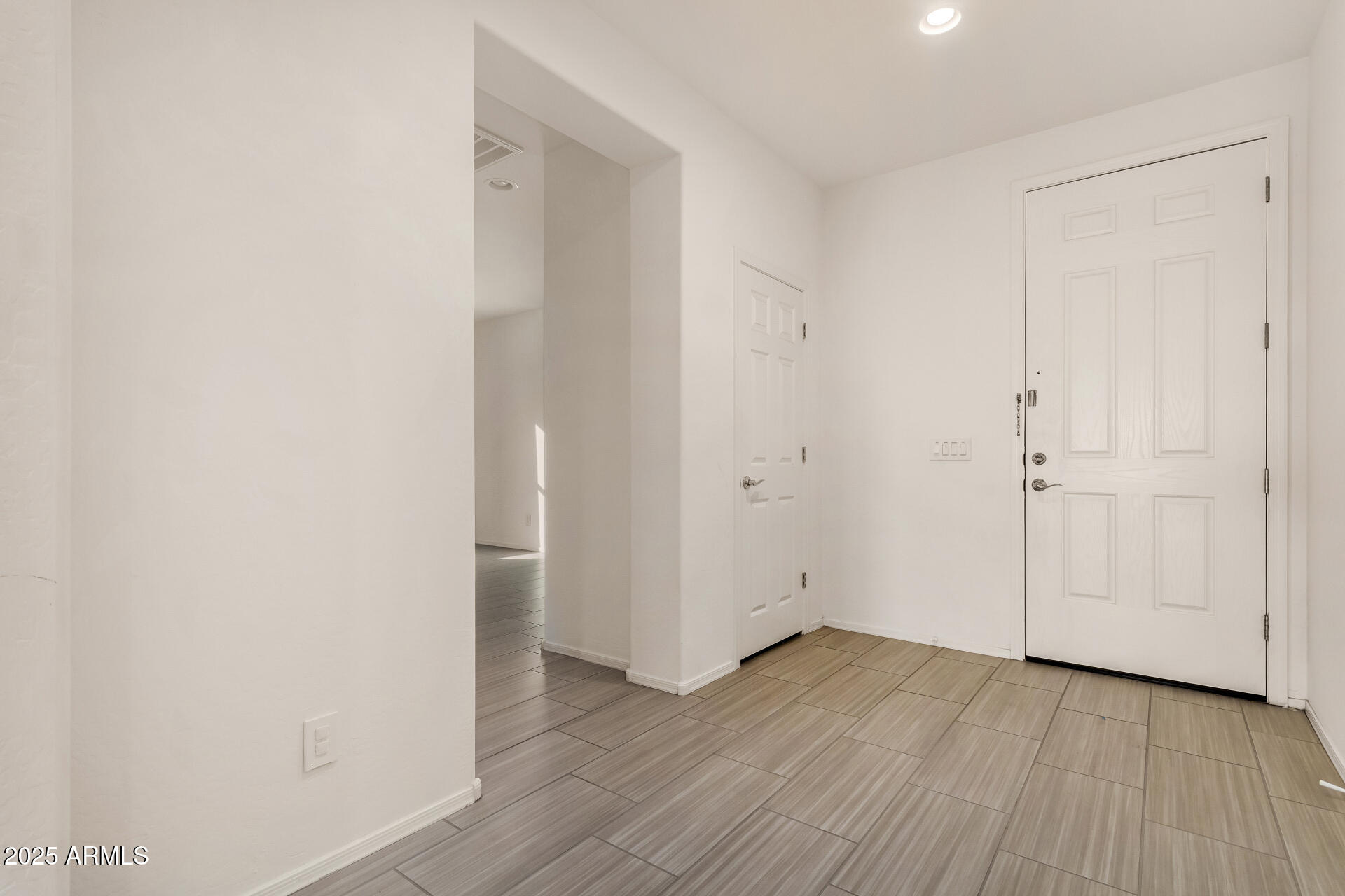 23047 E CALLE DE FLORES