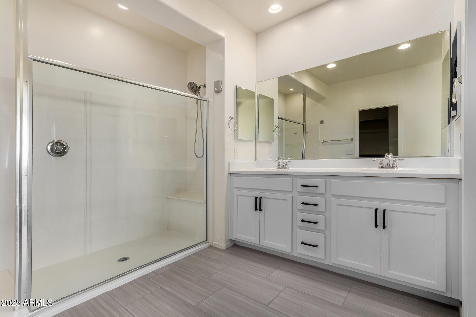 23047 E CALLE DE FLORES