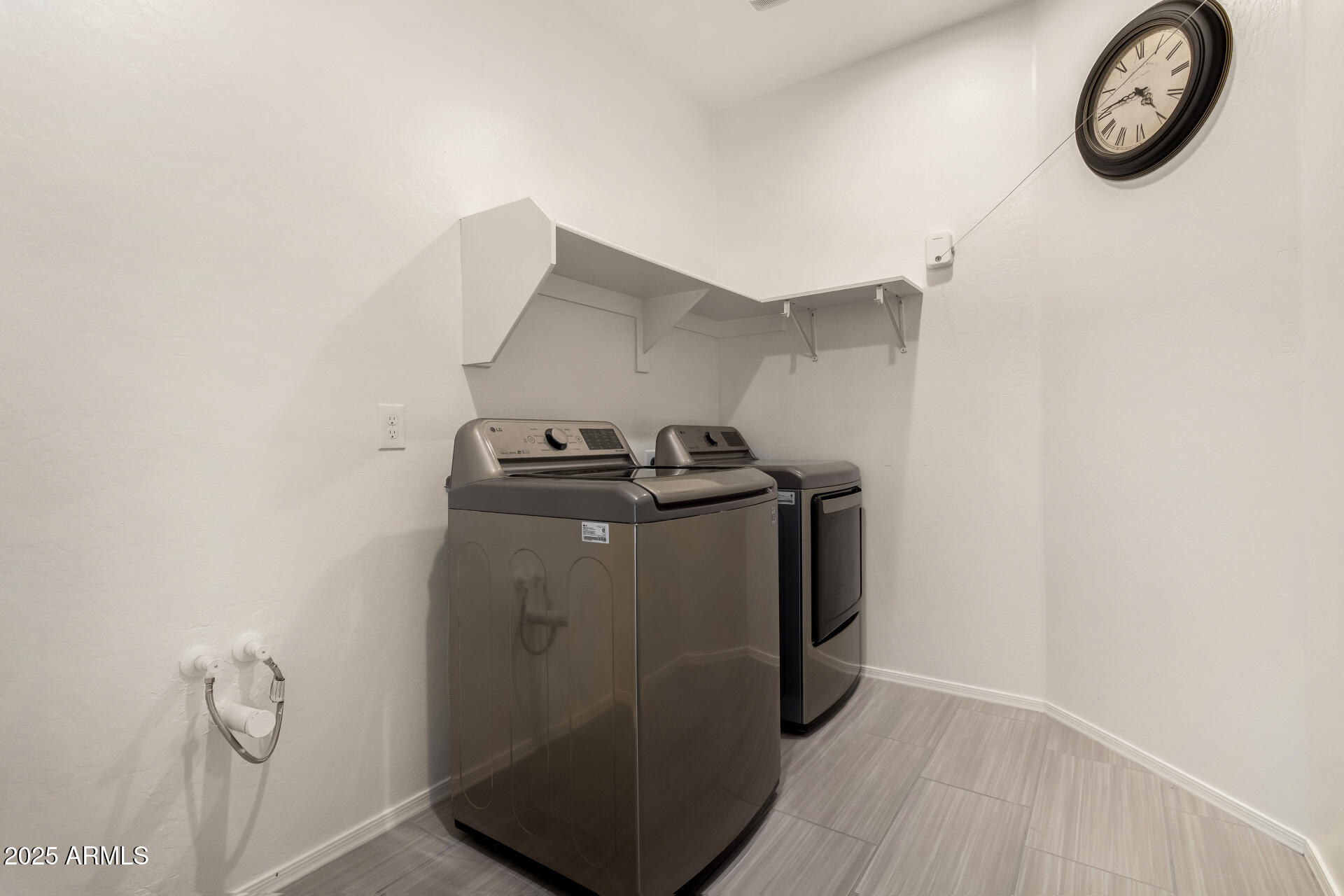 23047 E CALLE DE FLORES