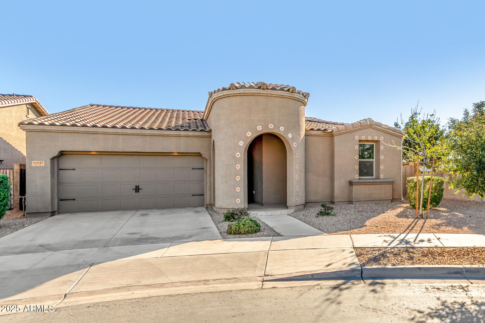 23047 E CALLE DE FLORES