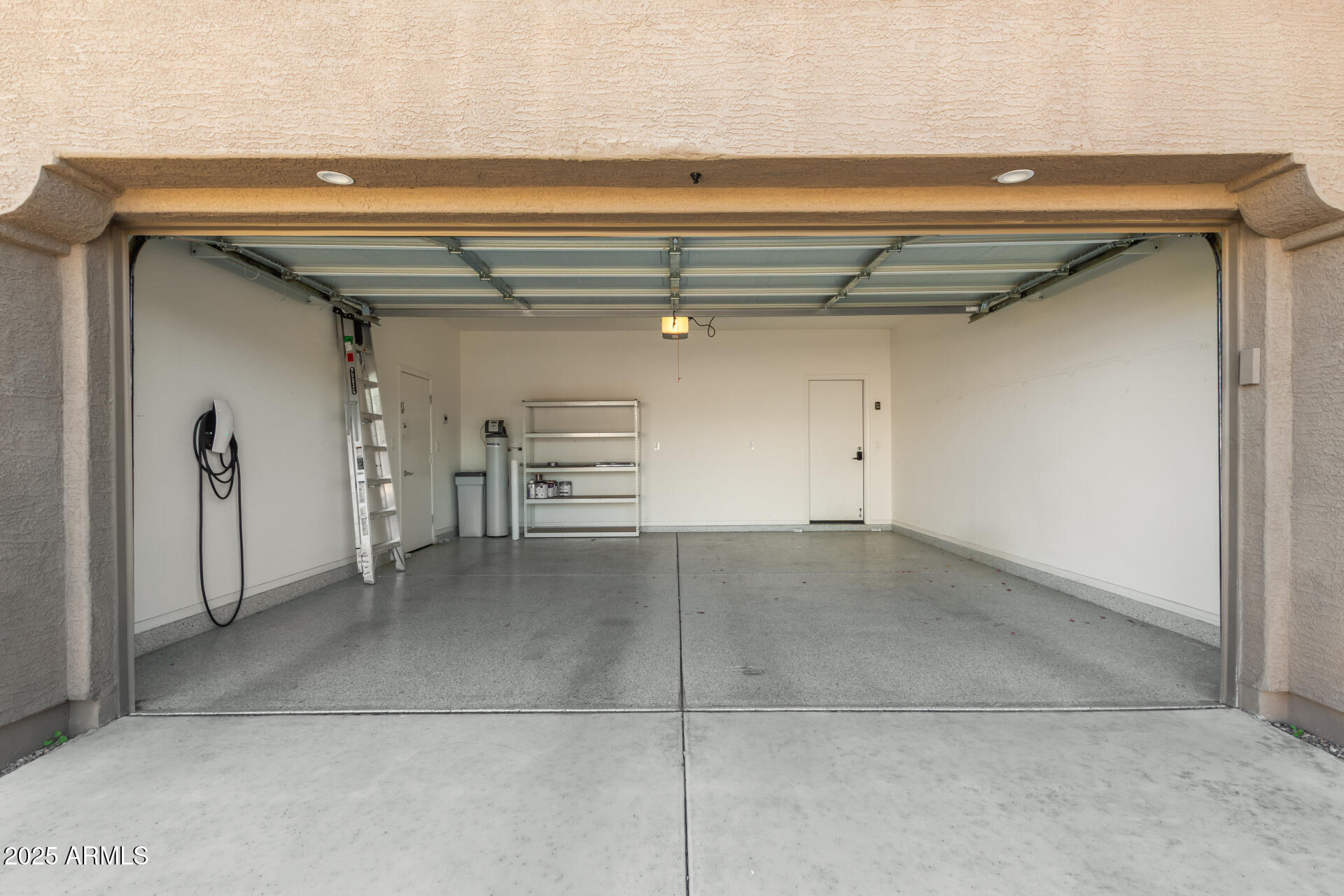 23047 E CALLE DE FLORES