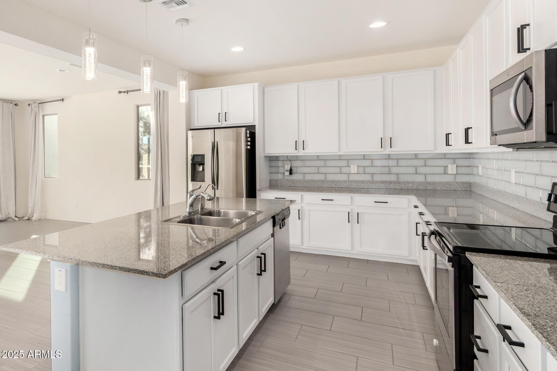 23047 E CALLE DE FLORES