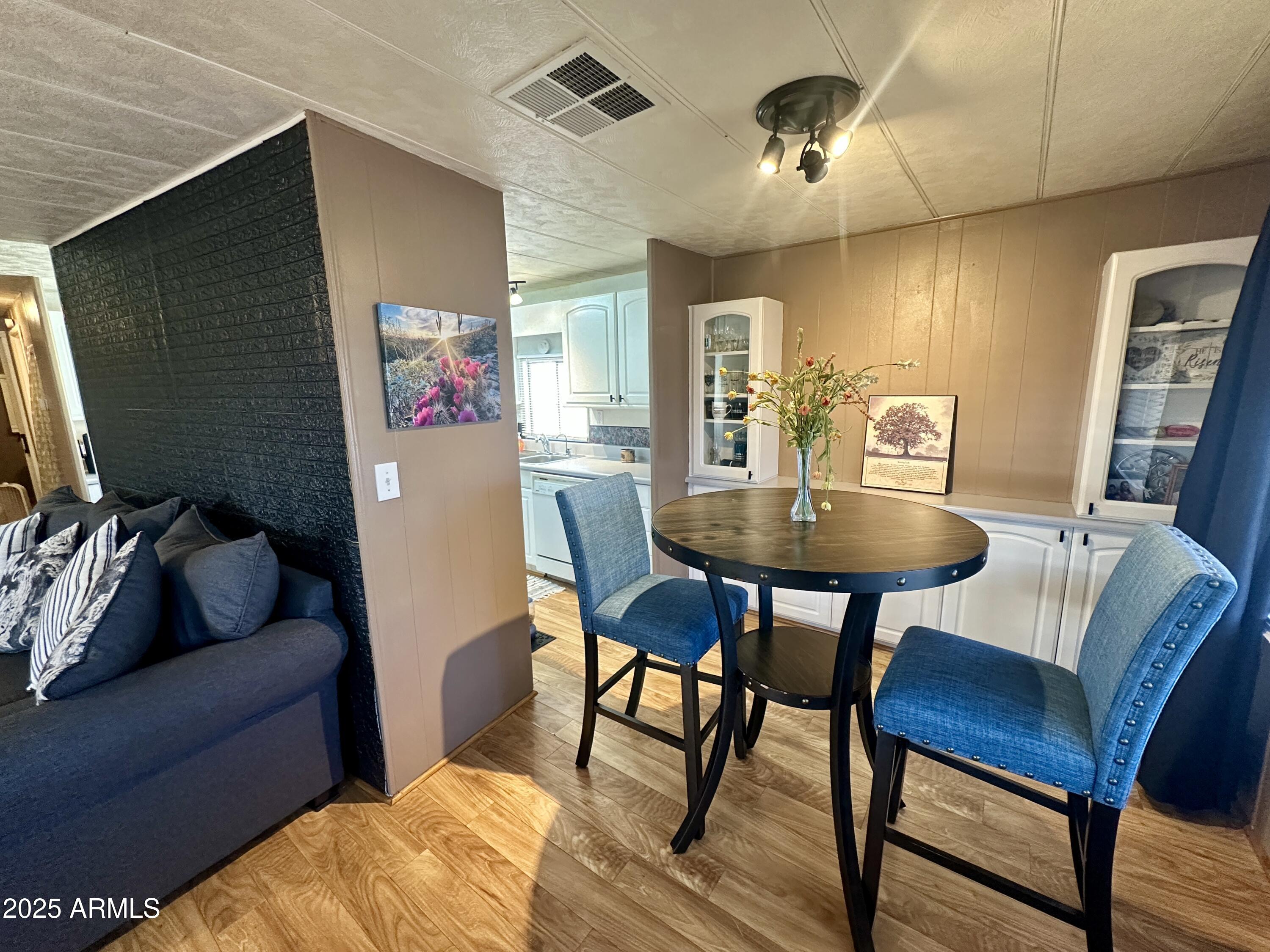 201 S Greenfield Road, 18