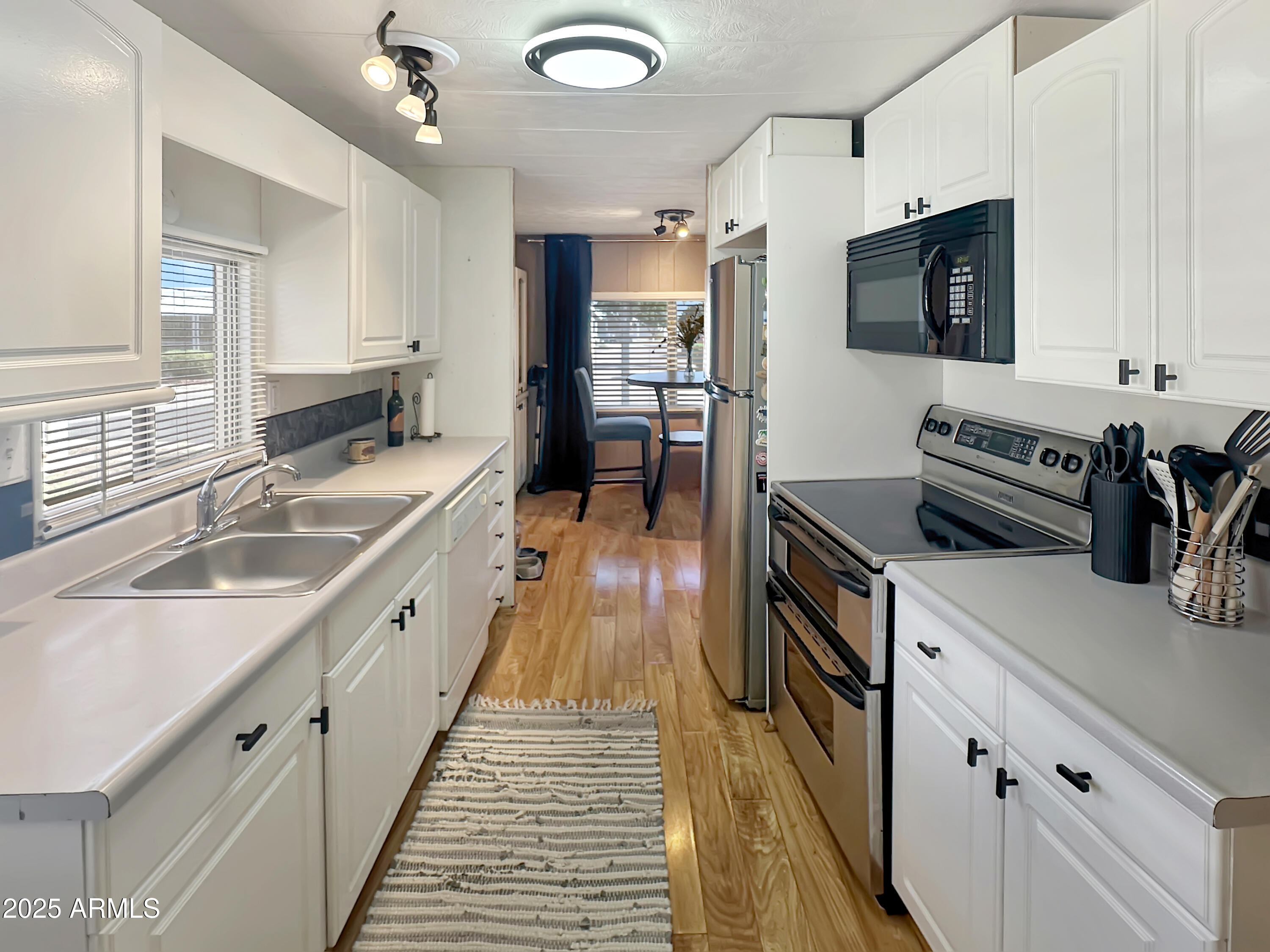 201 S Greenfield Road, 18