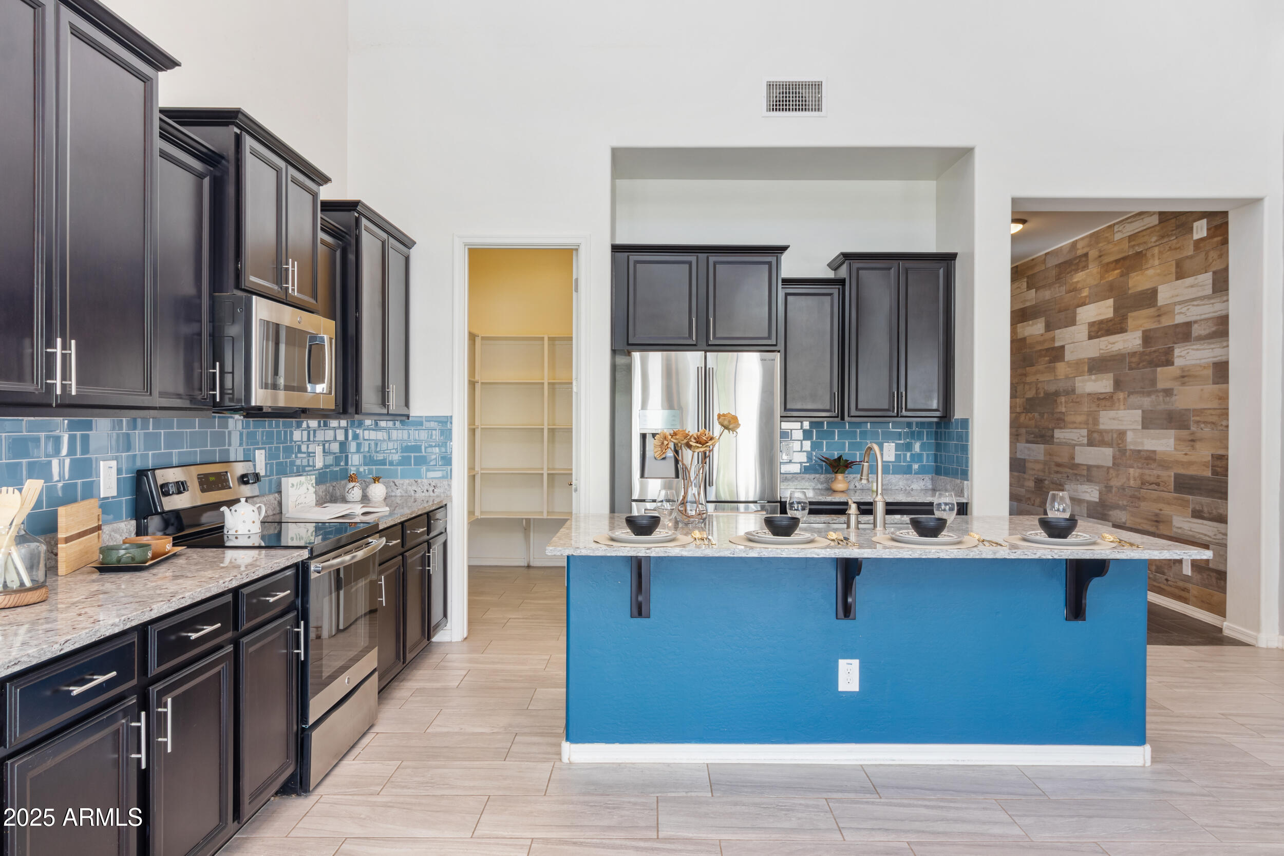 2365 N SPRINGFIELD Street