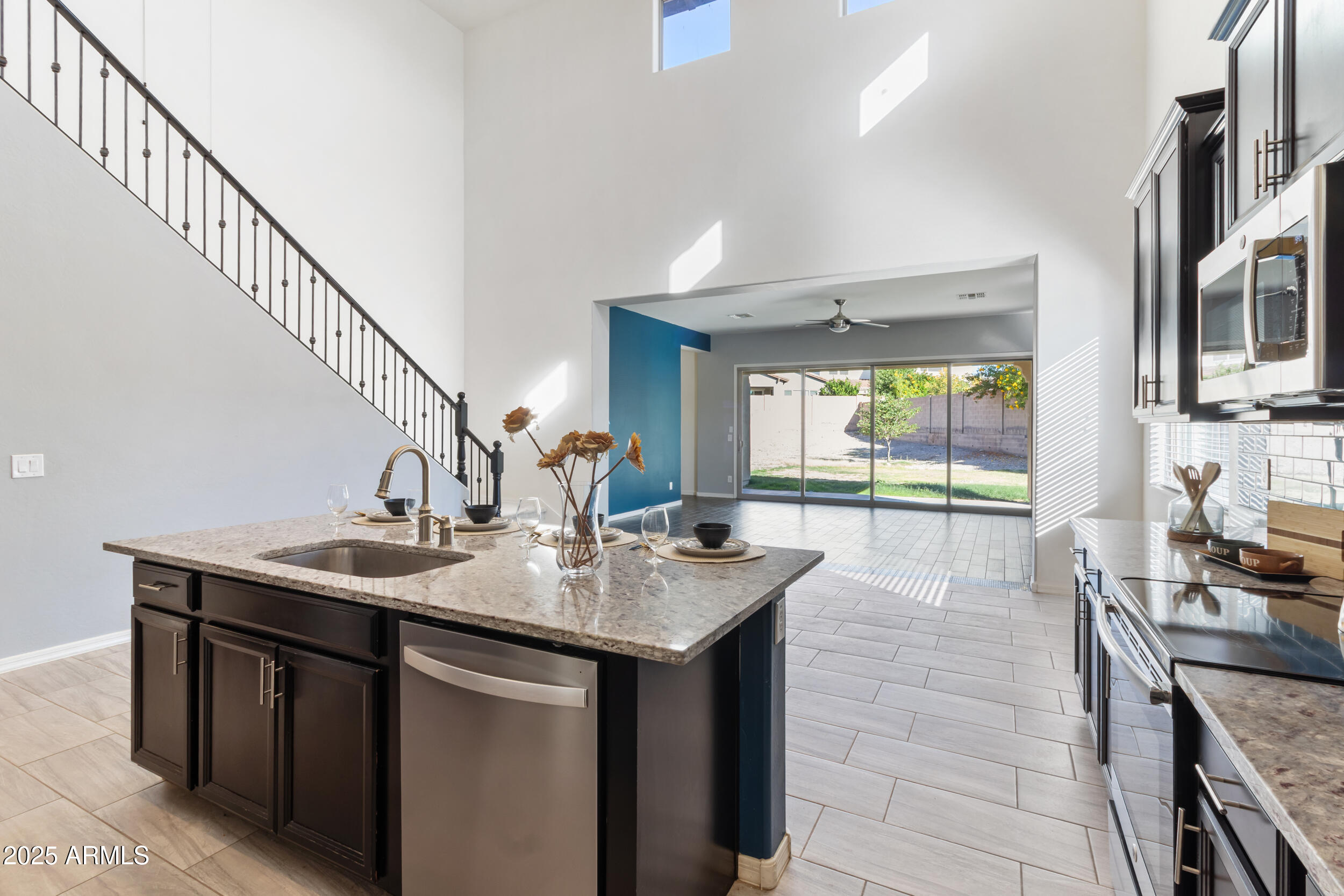 2365 N SPRINGFIELD Street