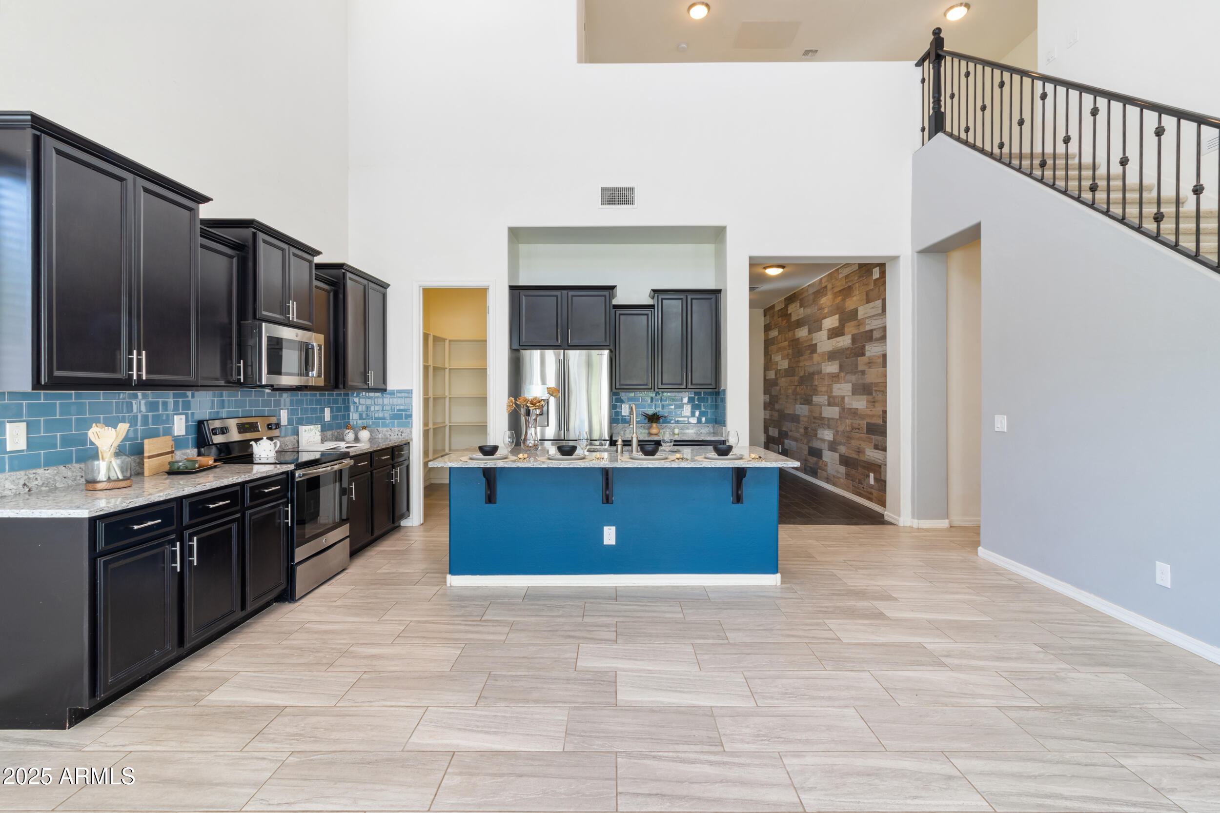 2365 N SPRINGFIELD Street