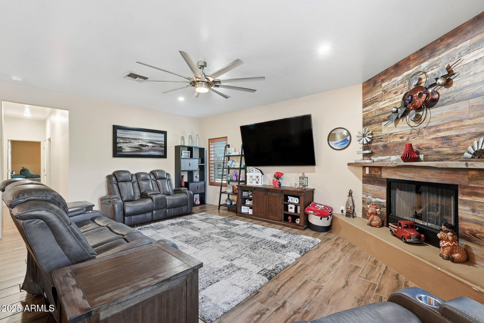 17244 E CHESTNUT Drive