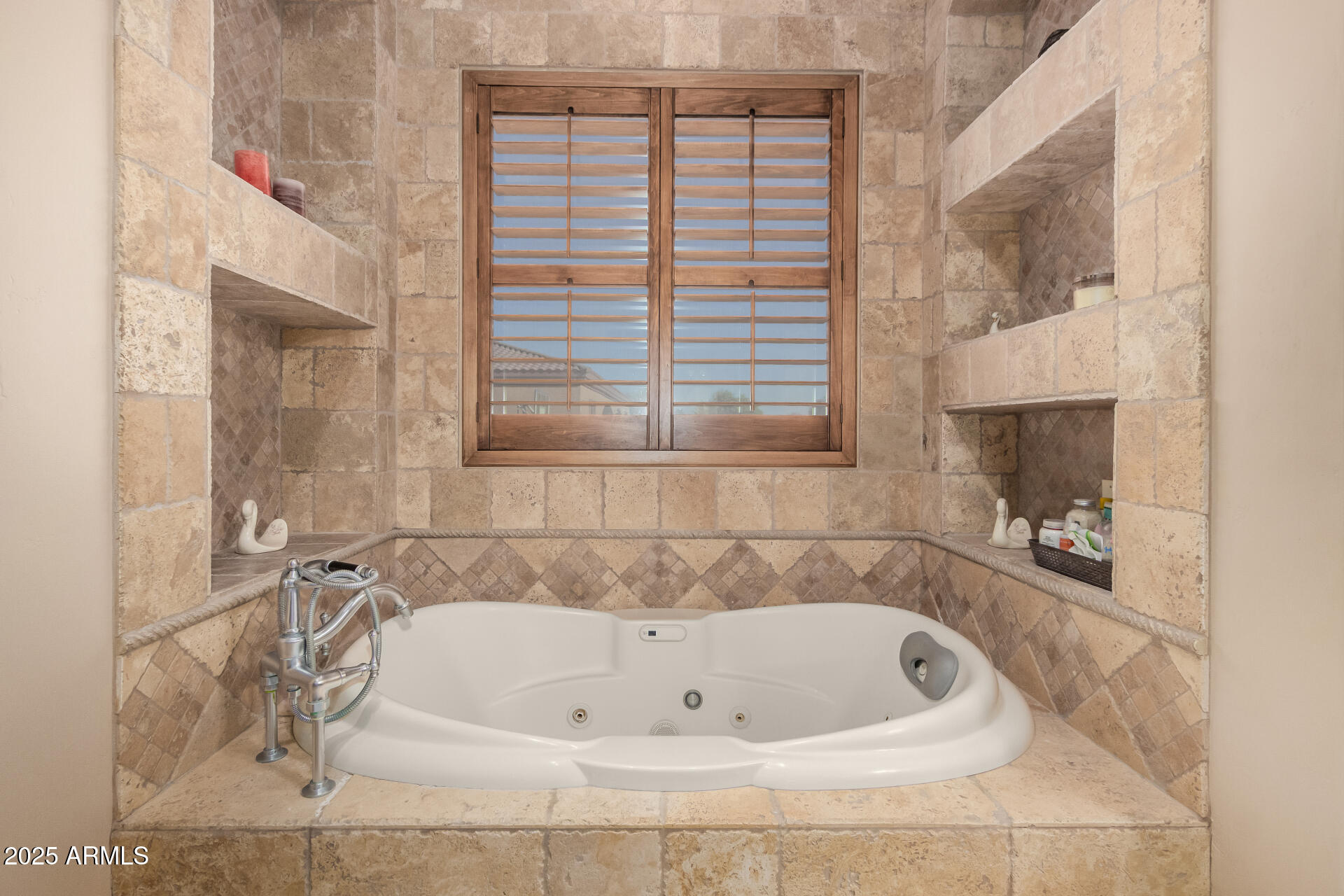 19831 W CLARENDON Avenue