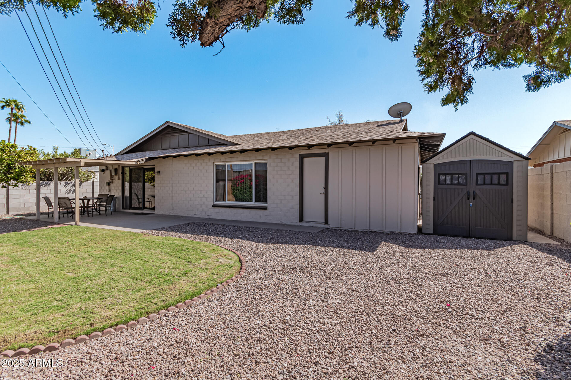 8640 E WILSHIRE Drive