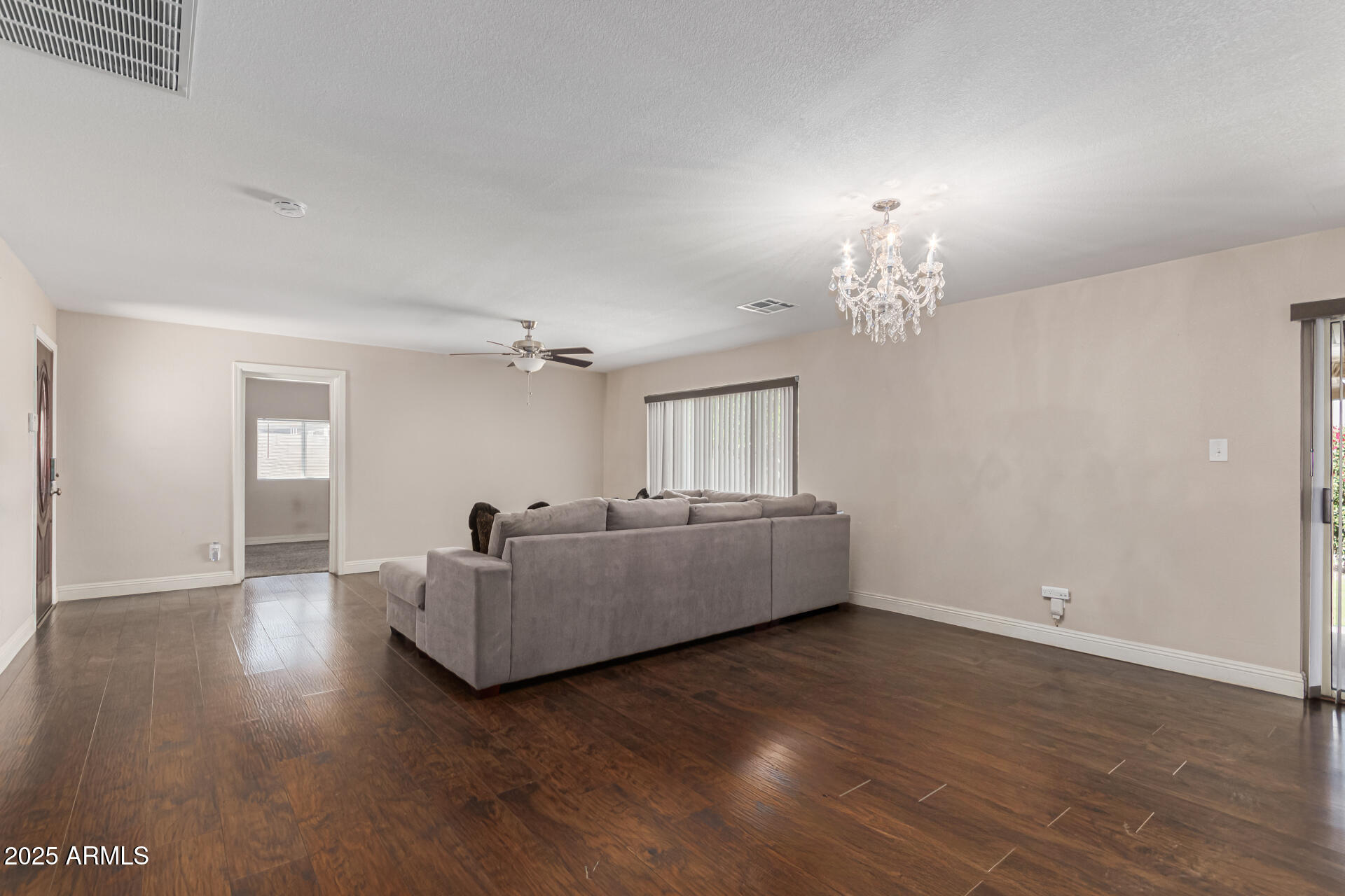 8640 E WILSHIRE Drive