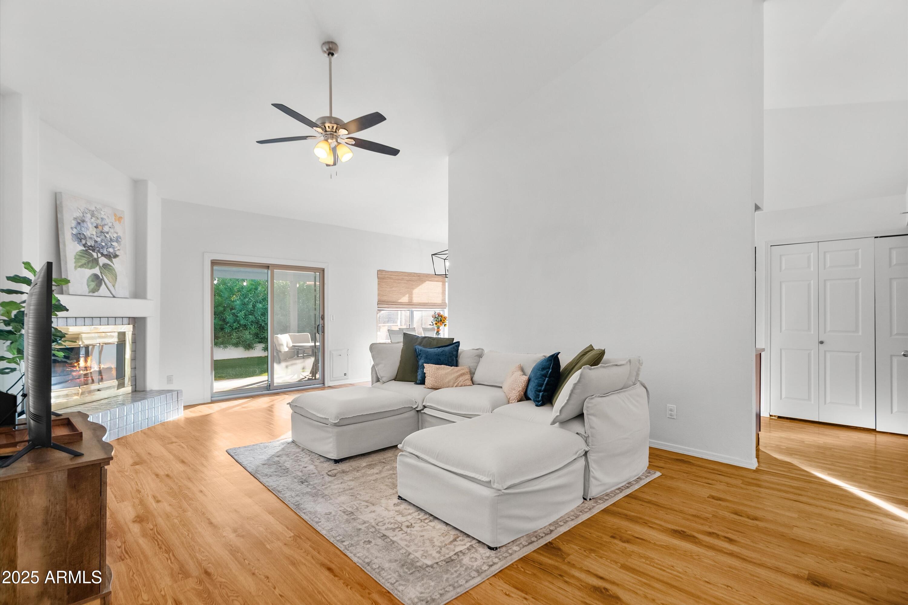 3925 E MONTE CRISTO Avenue