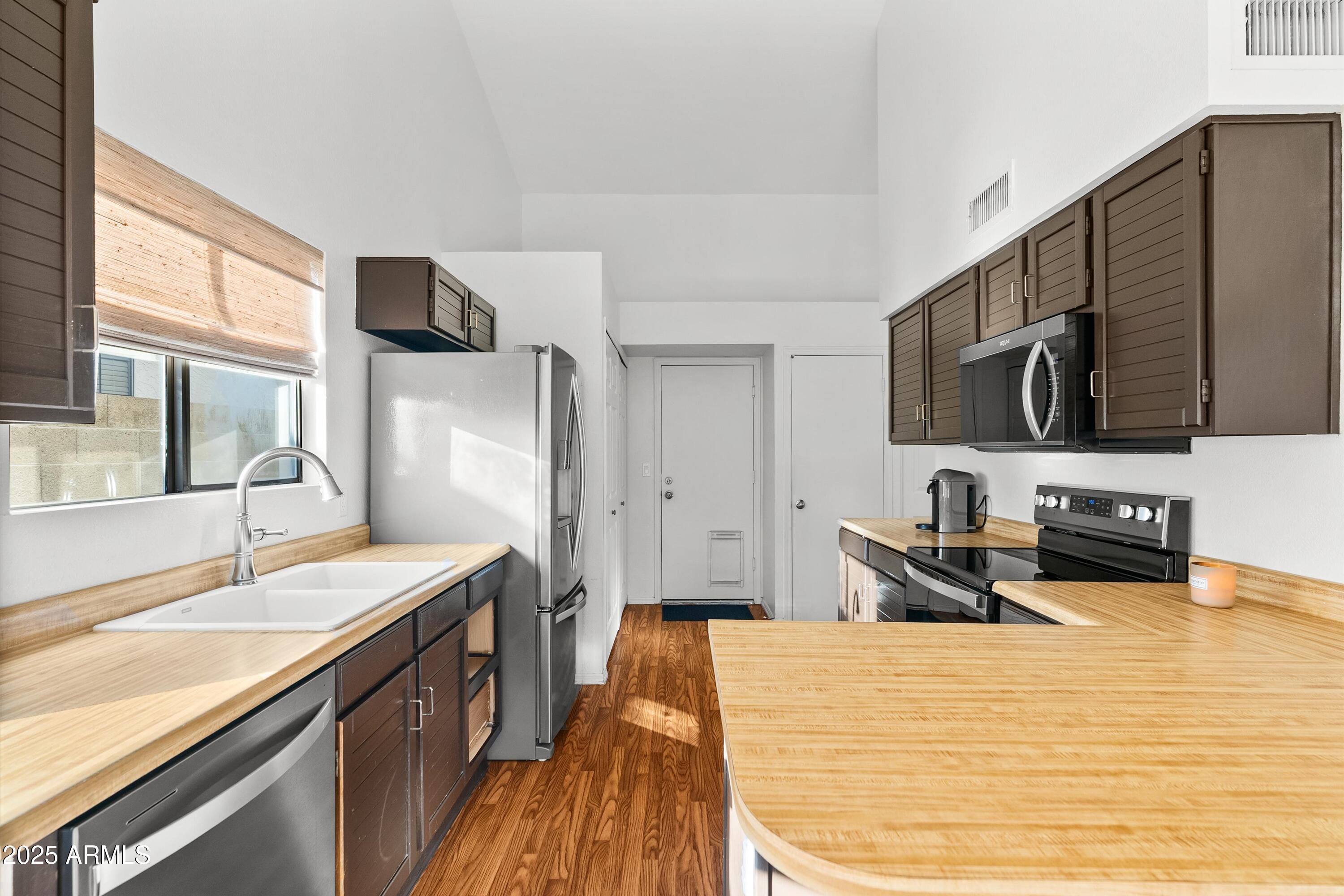 3925 E MONTE CRISTO Avenue