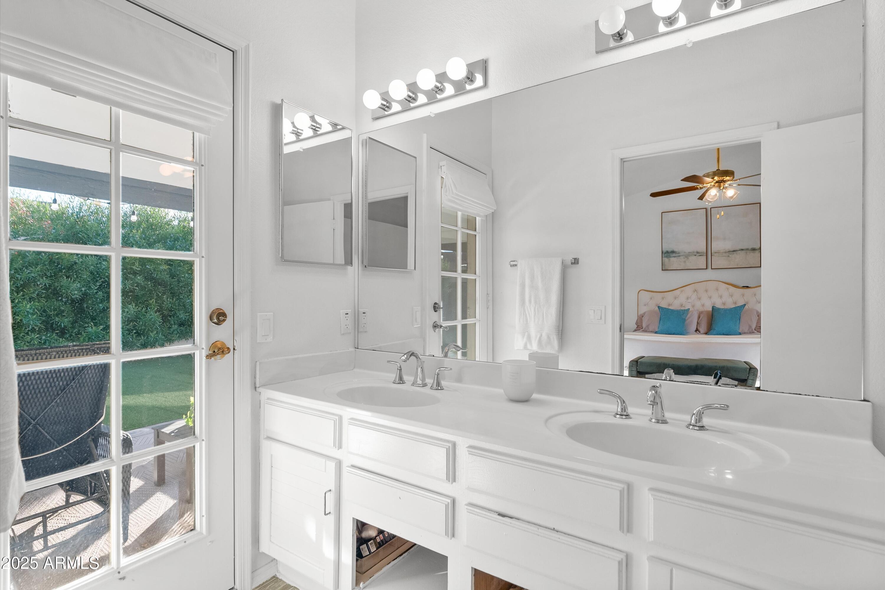 3925 E MONTE CRISTO Avenue