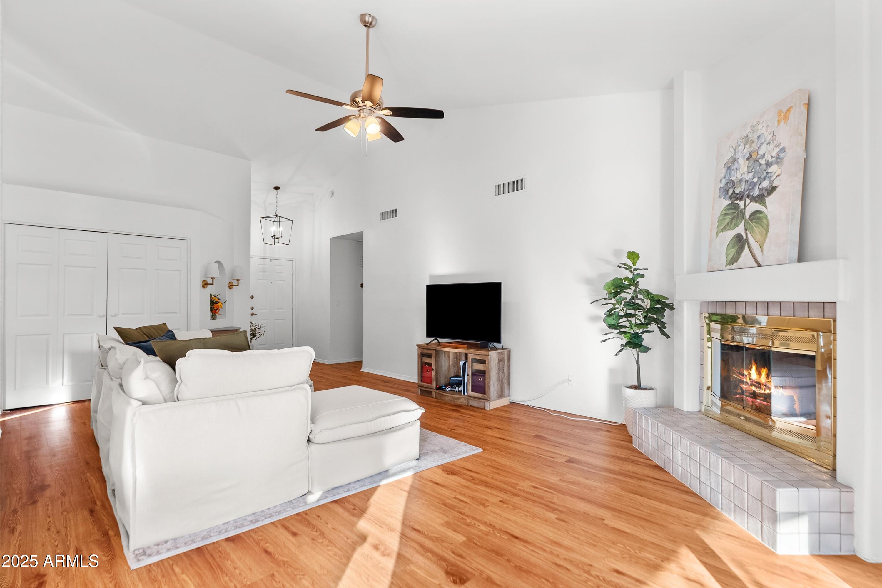 3925 E MONTE CRISTO Avenue