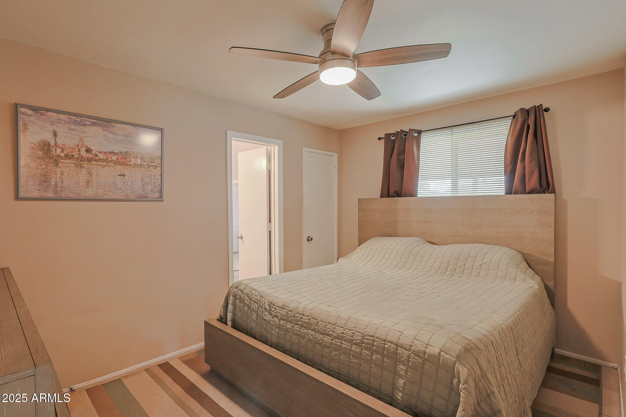 3018 W LAWRENCE Lane