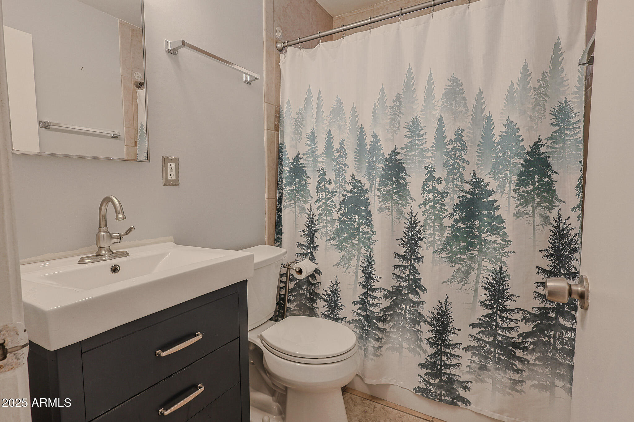 3018 W LAWRENCE Lane