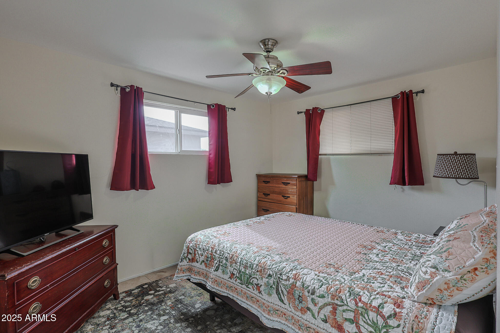 3018 W LAWRENCE Lane