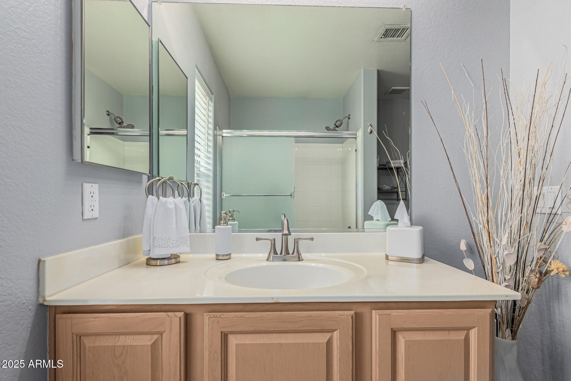 840 S PINEVIEW Drive