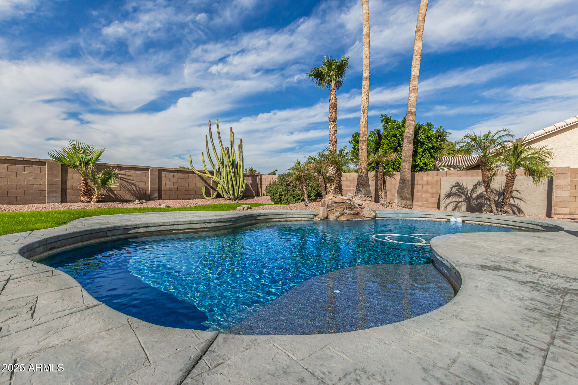 840 S PINEVIEW Drive