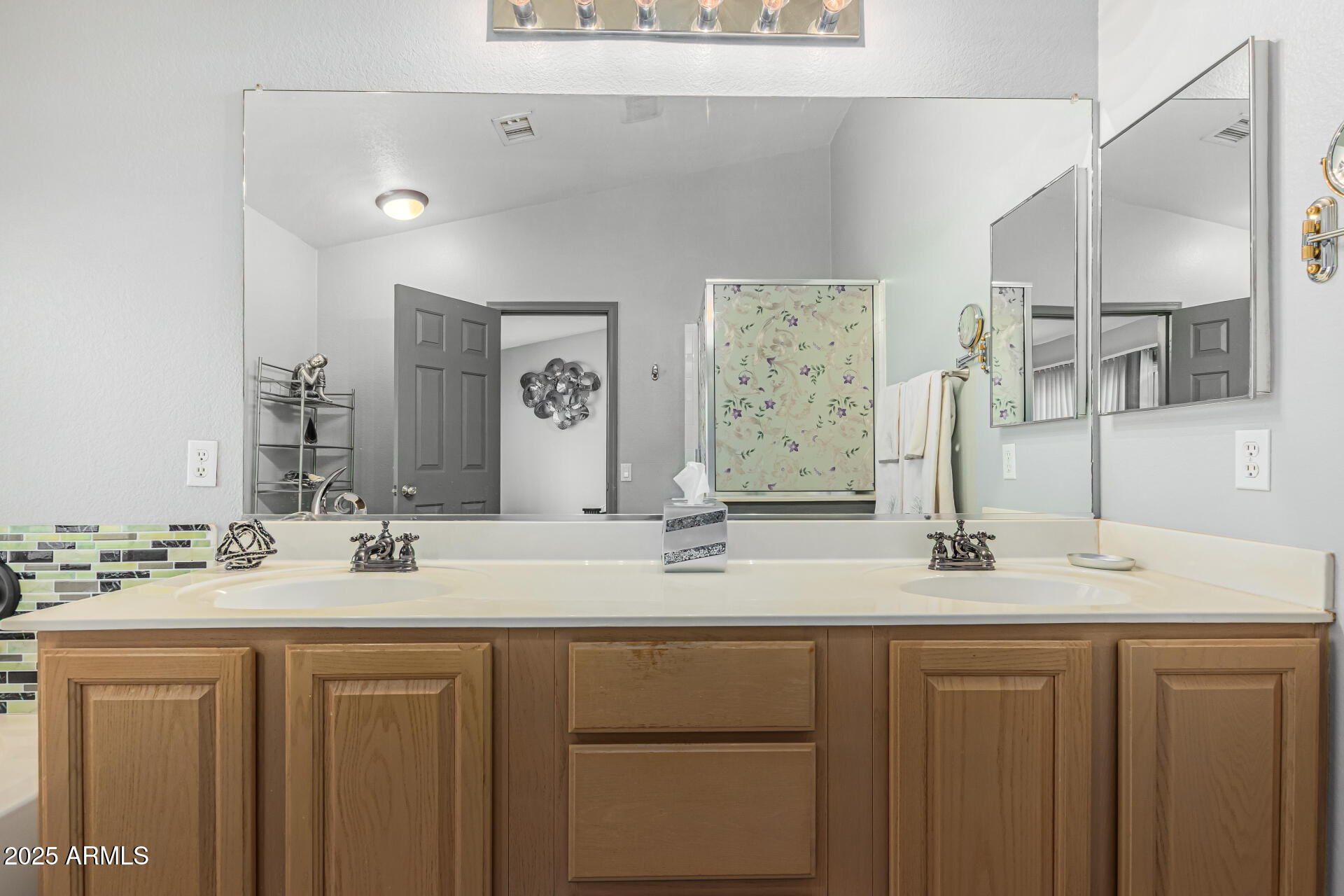 840 S PINEVIEW Drive