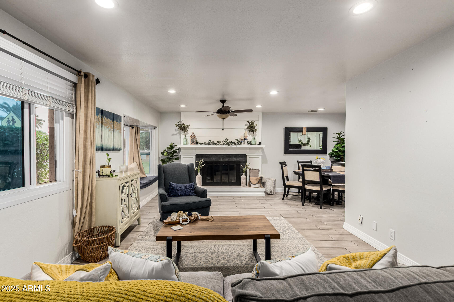 3313 W SURREY Avenue