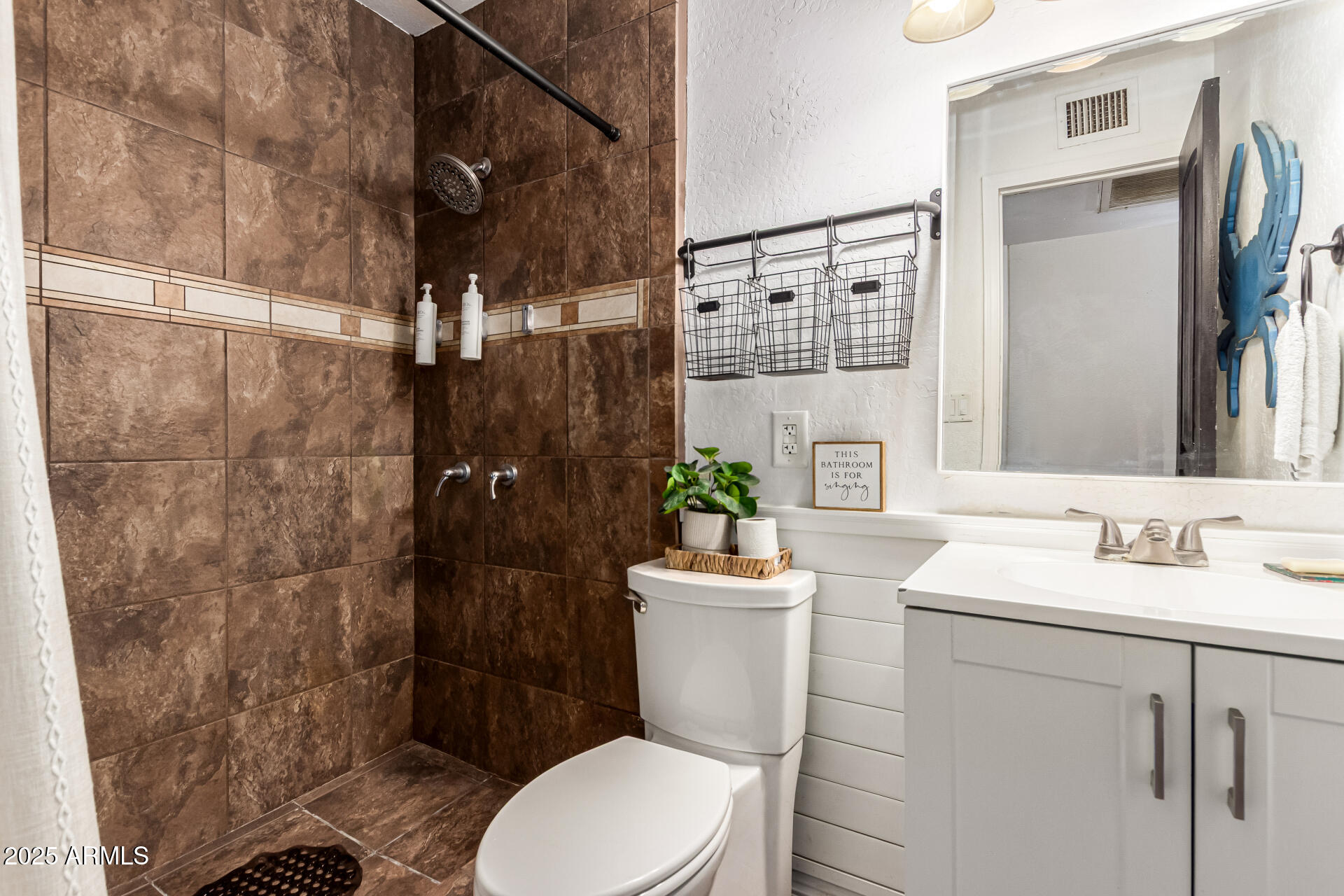 3313 W SURREY Avenue