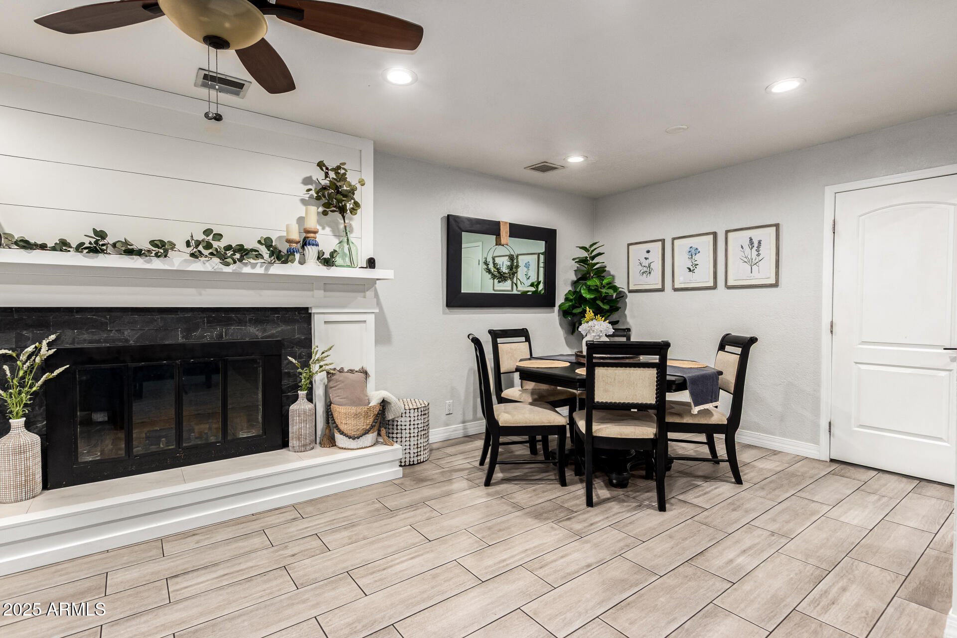 3313 W SURREY Avenue