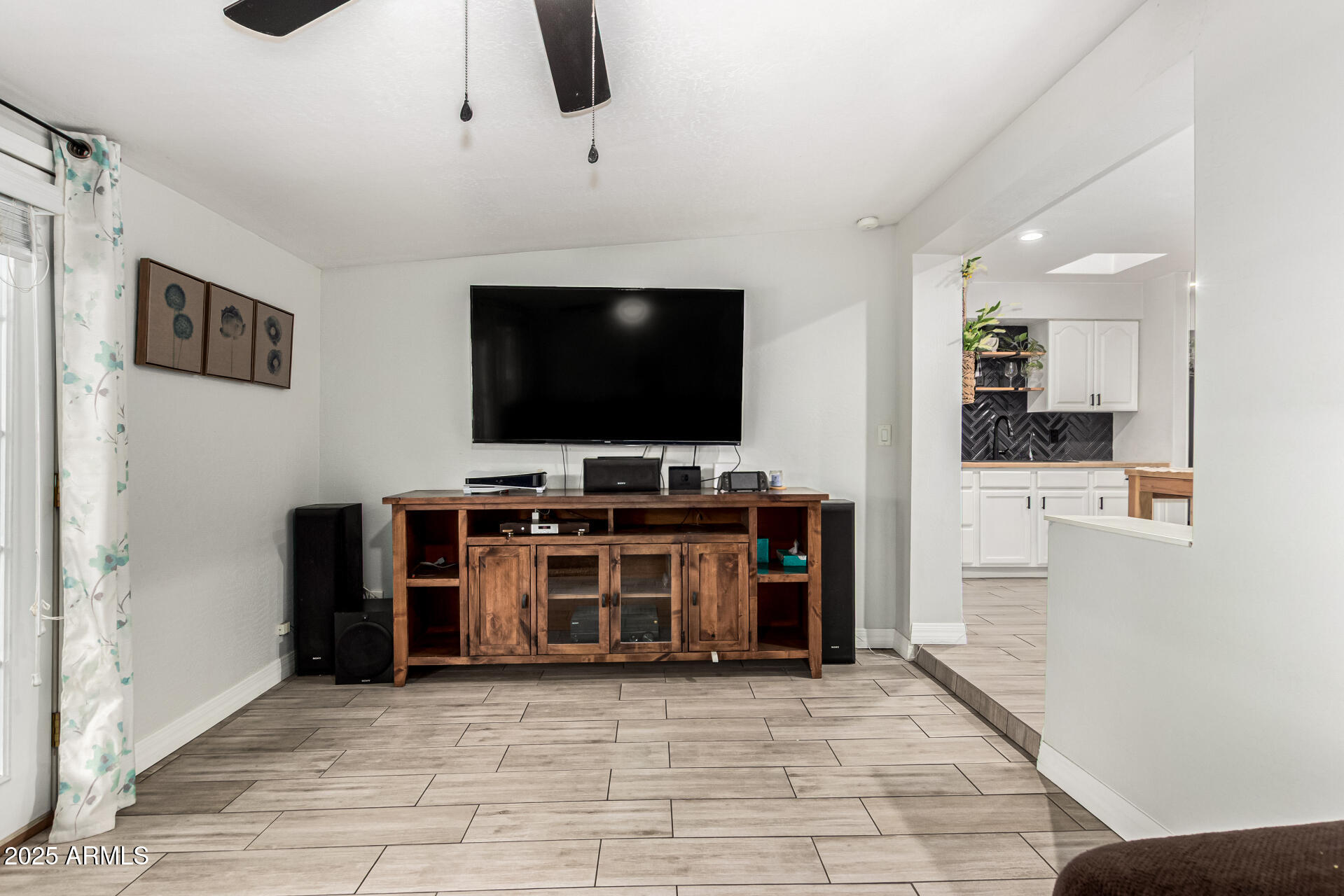 3313 W SURREY Avenue