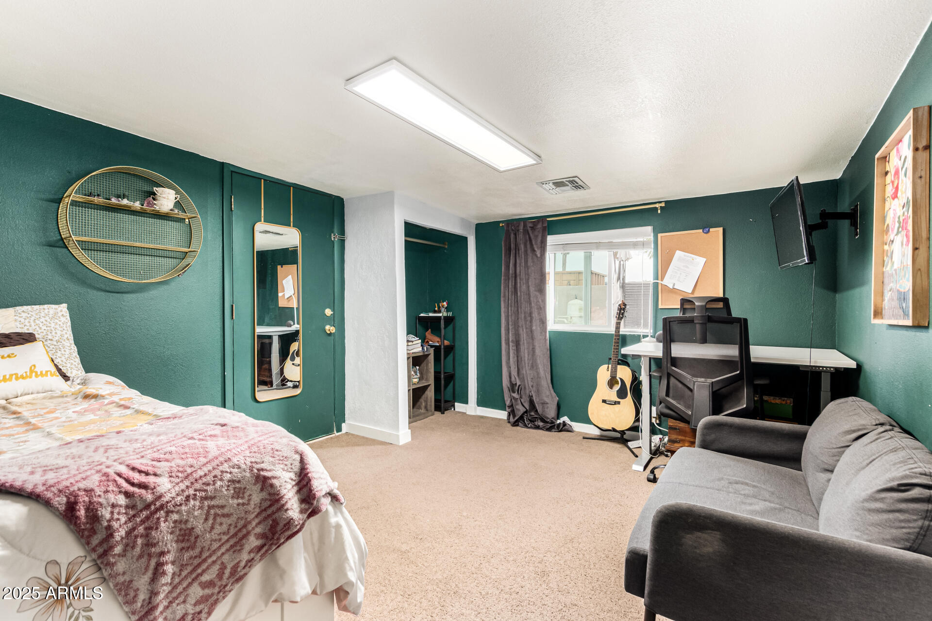 3313 W SURREY Avenue