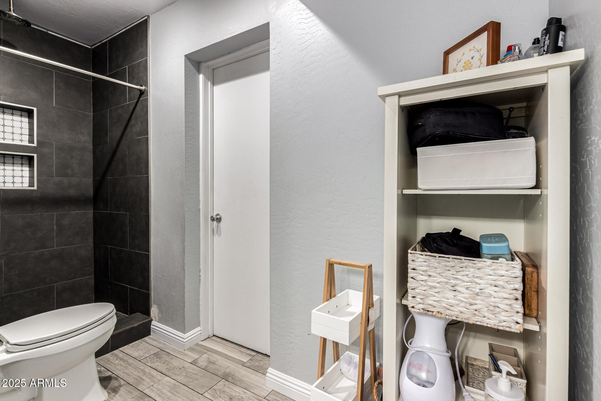 3313 W SURREY Avenue