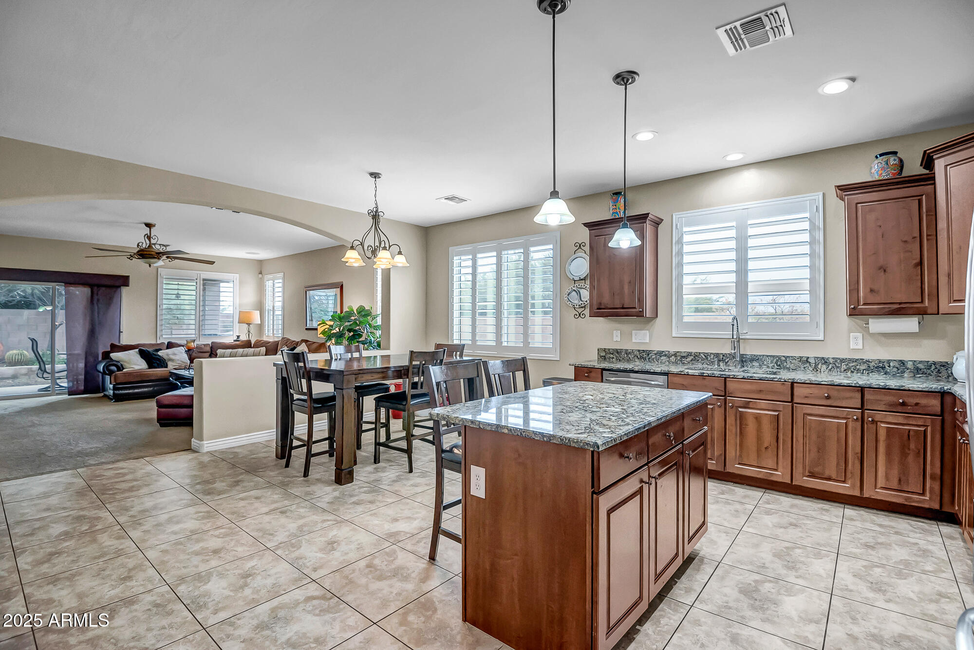 5215 E DESERT VISTA Trail