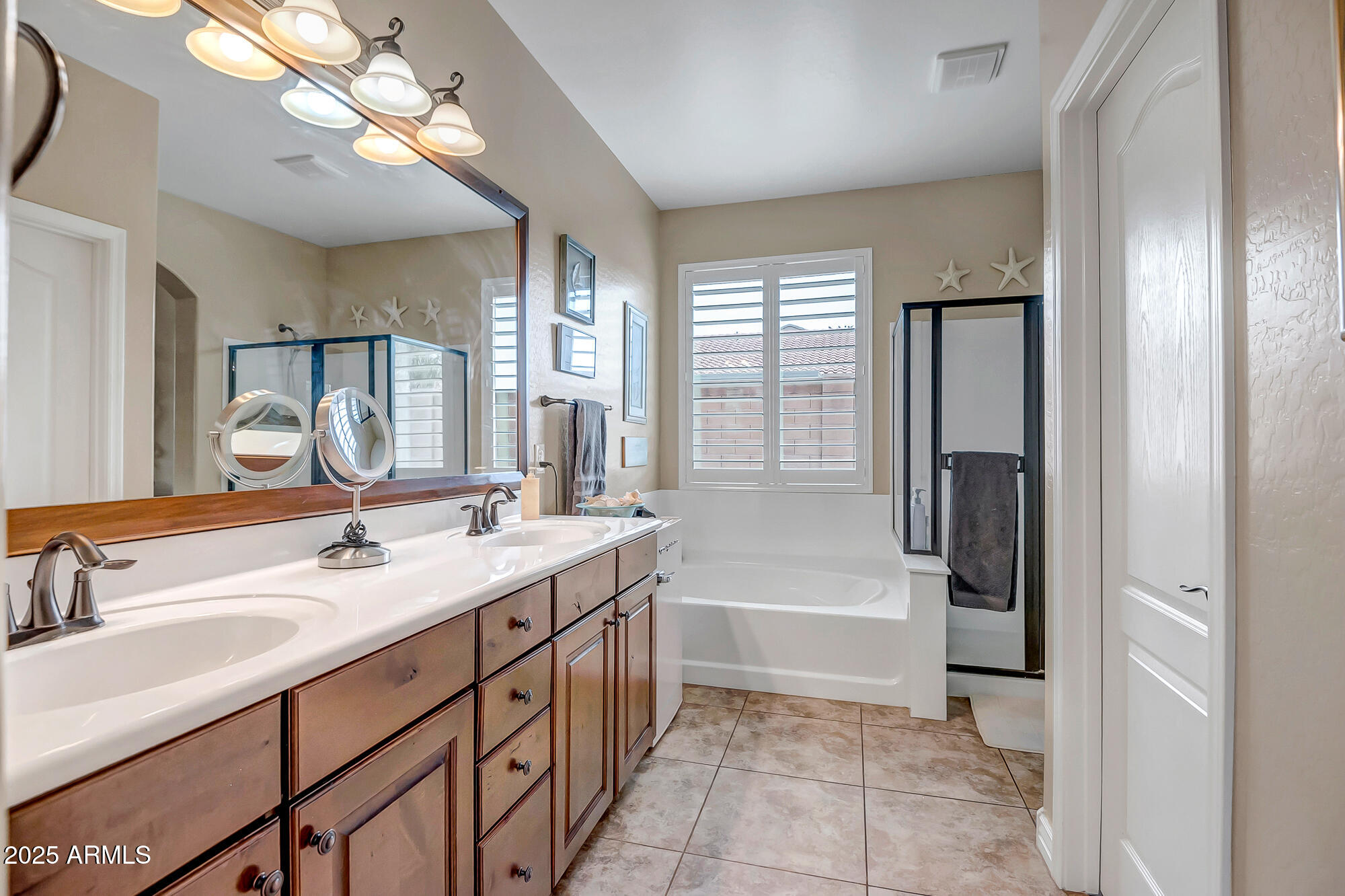 5215 E DESERT VISTA Trail