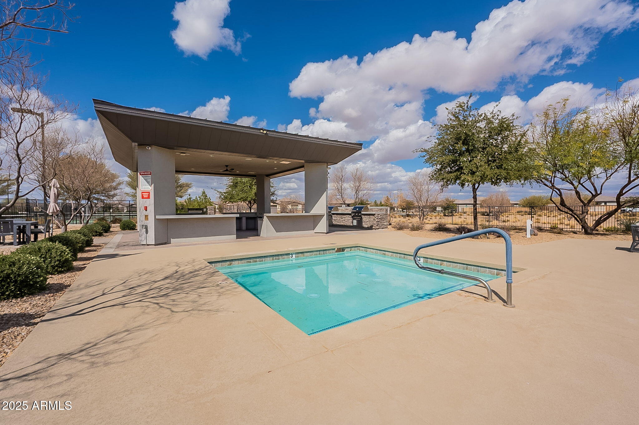 1476 W SONOQUI Boulevard