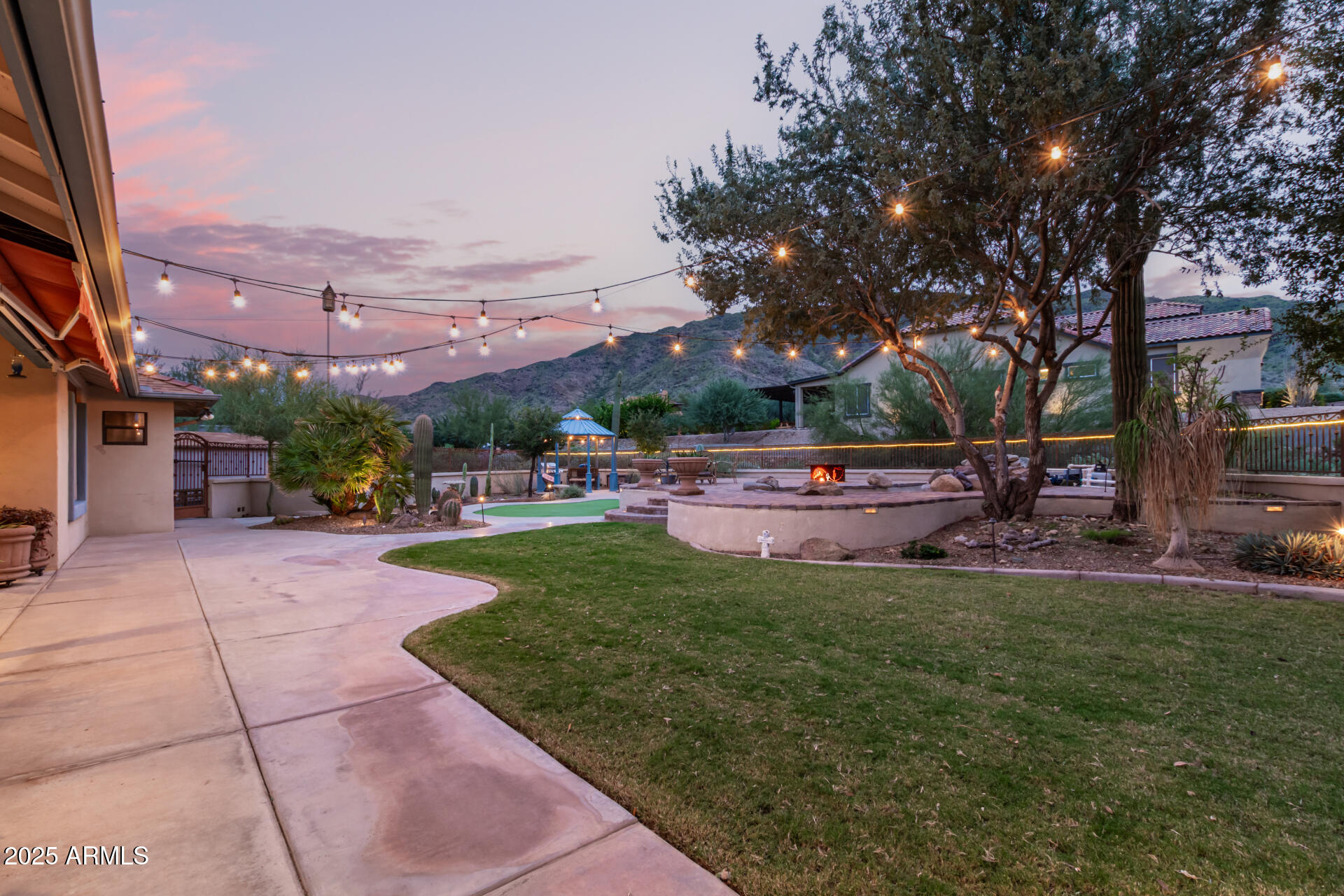 2535 W SUNRISE Drive