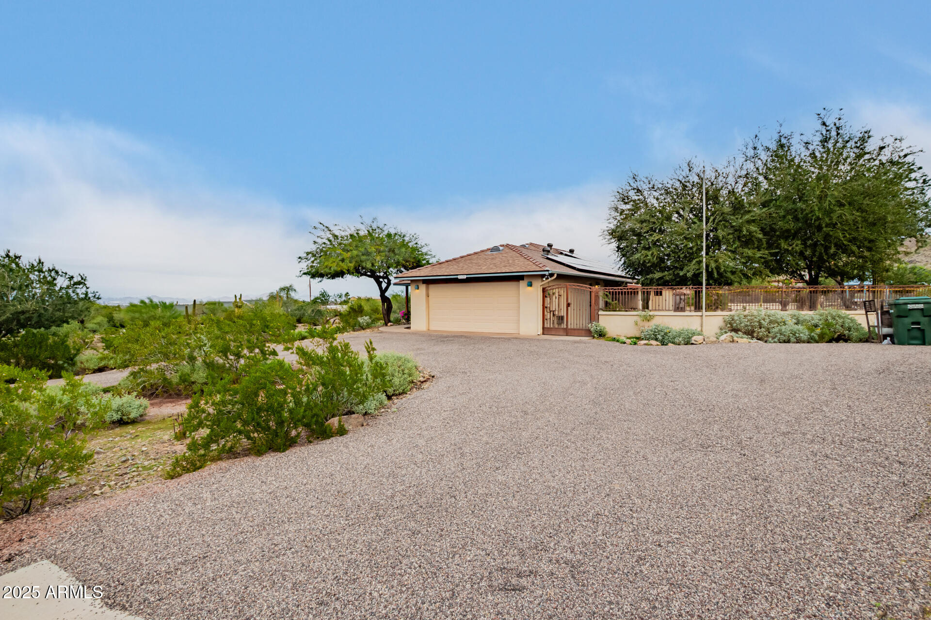 2535 W SUNRISE Drive