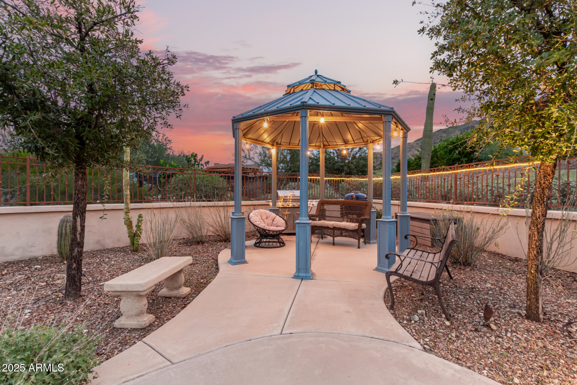 2535 W SUNRISE Drive