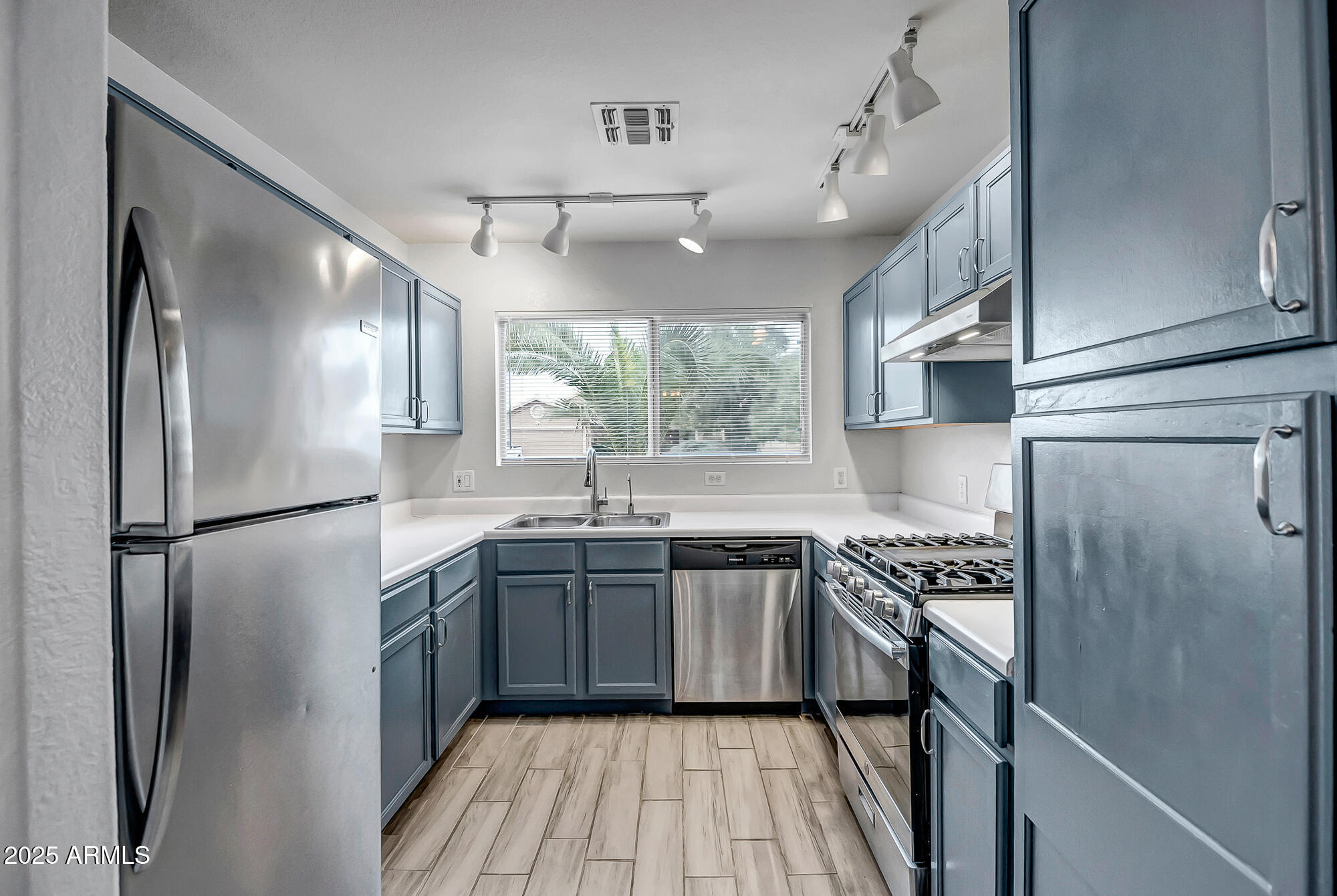 16230 W SHERMAN Street