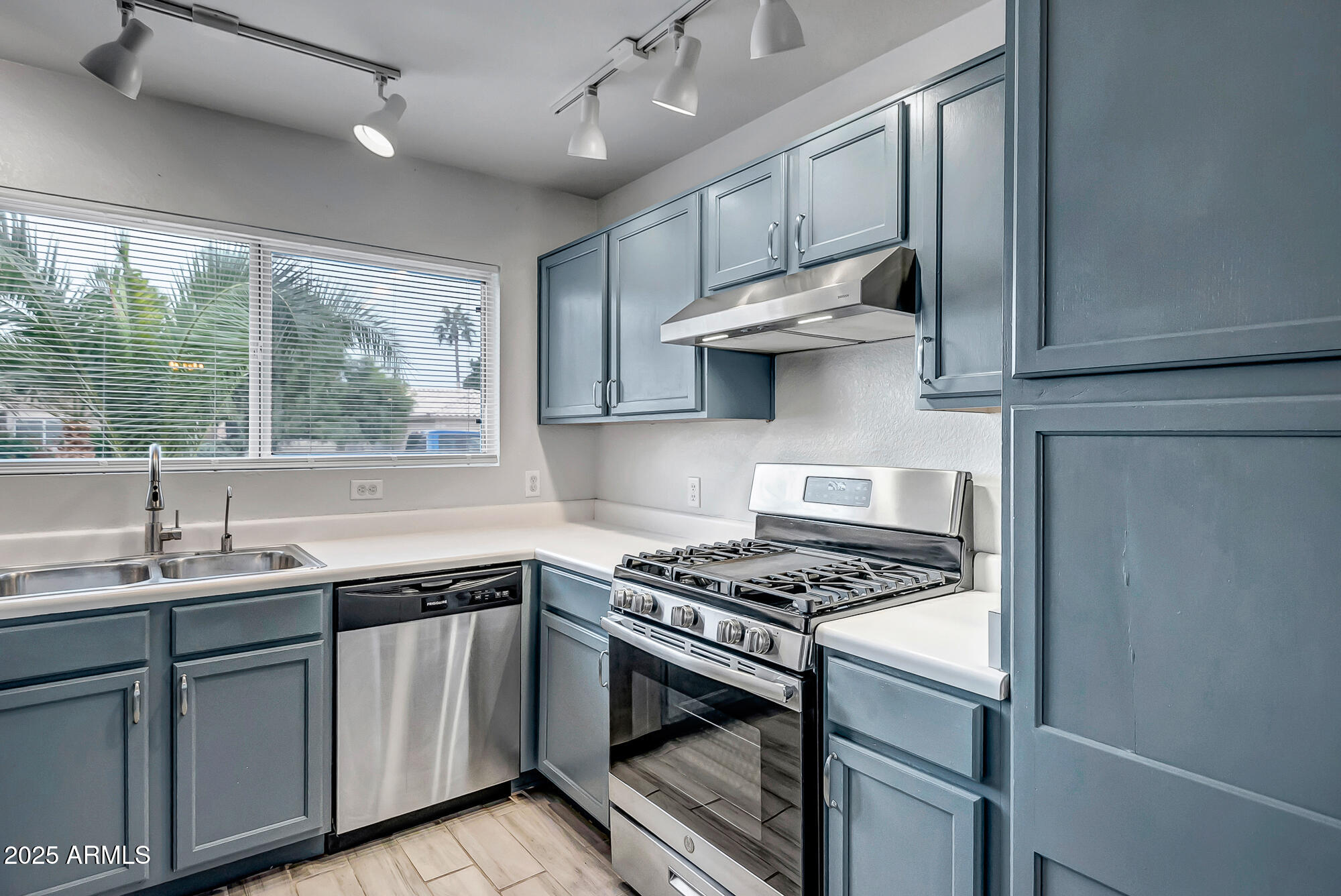 16230 W SHERMAN Street