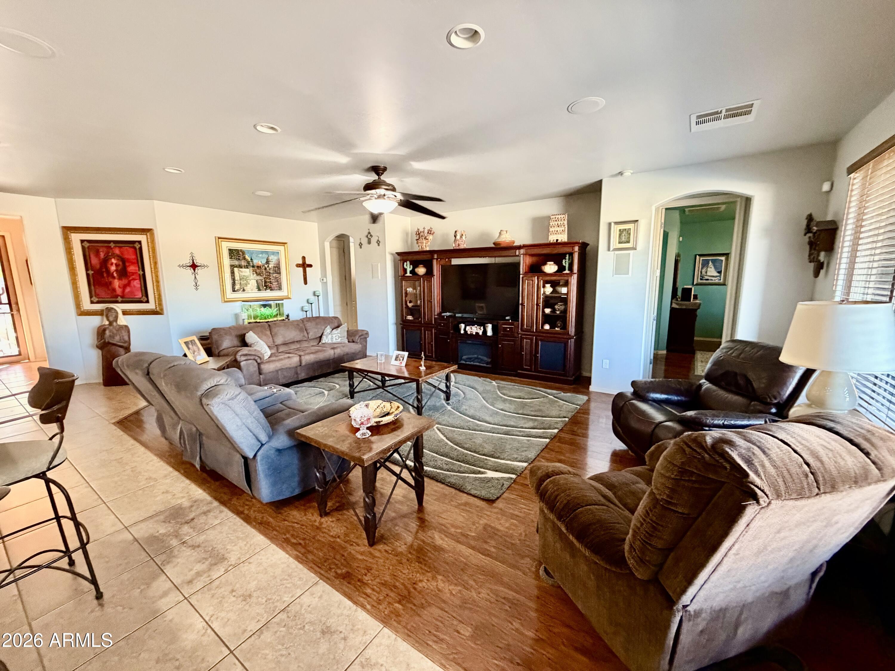 1386 E AVENIDA ISABELA