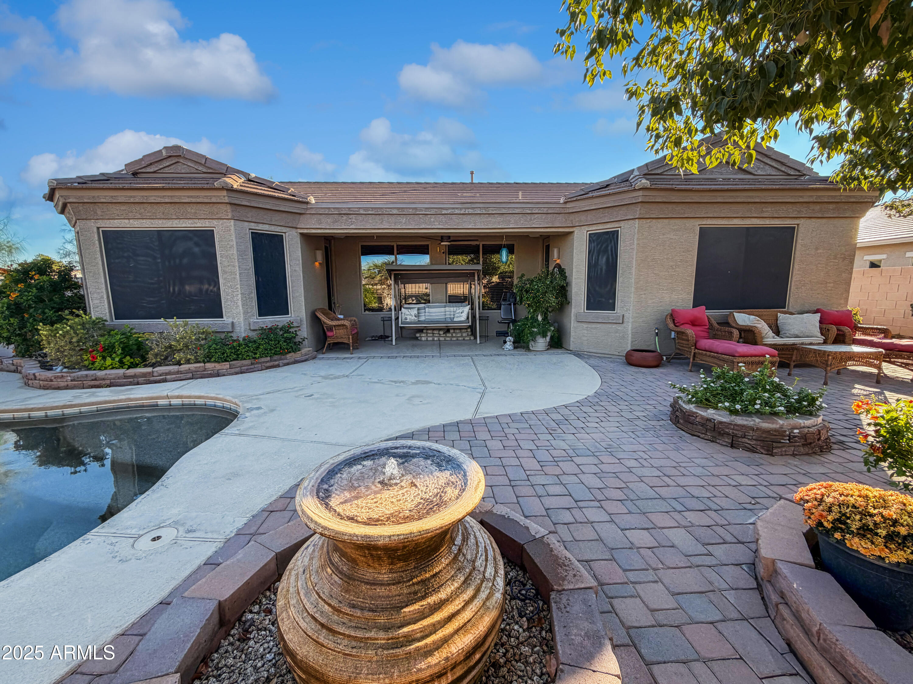 1386 E AVENIDA ISABELA