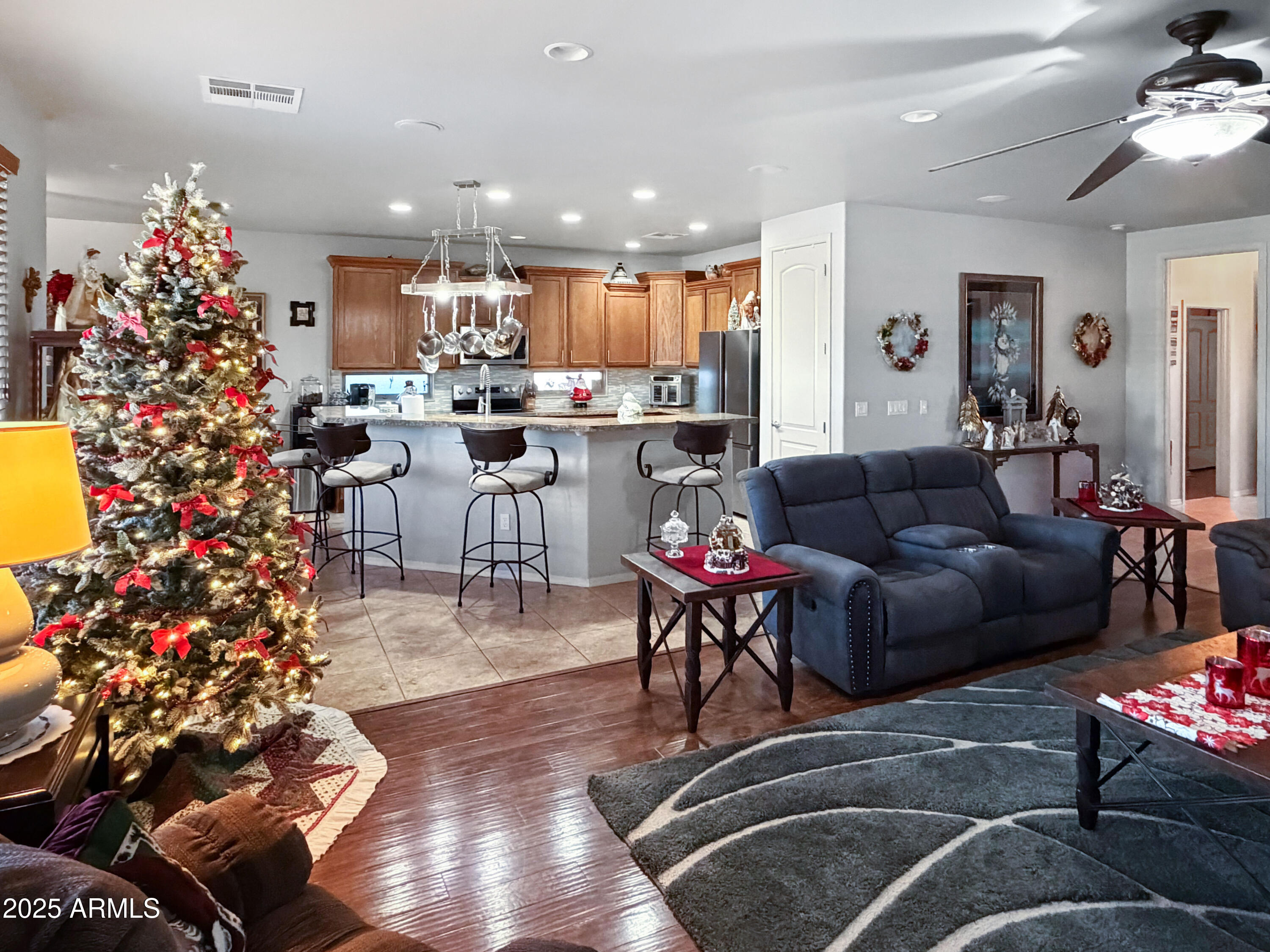 1386 E AVENIDA ISABELA